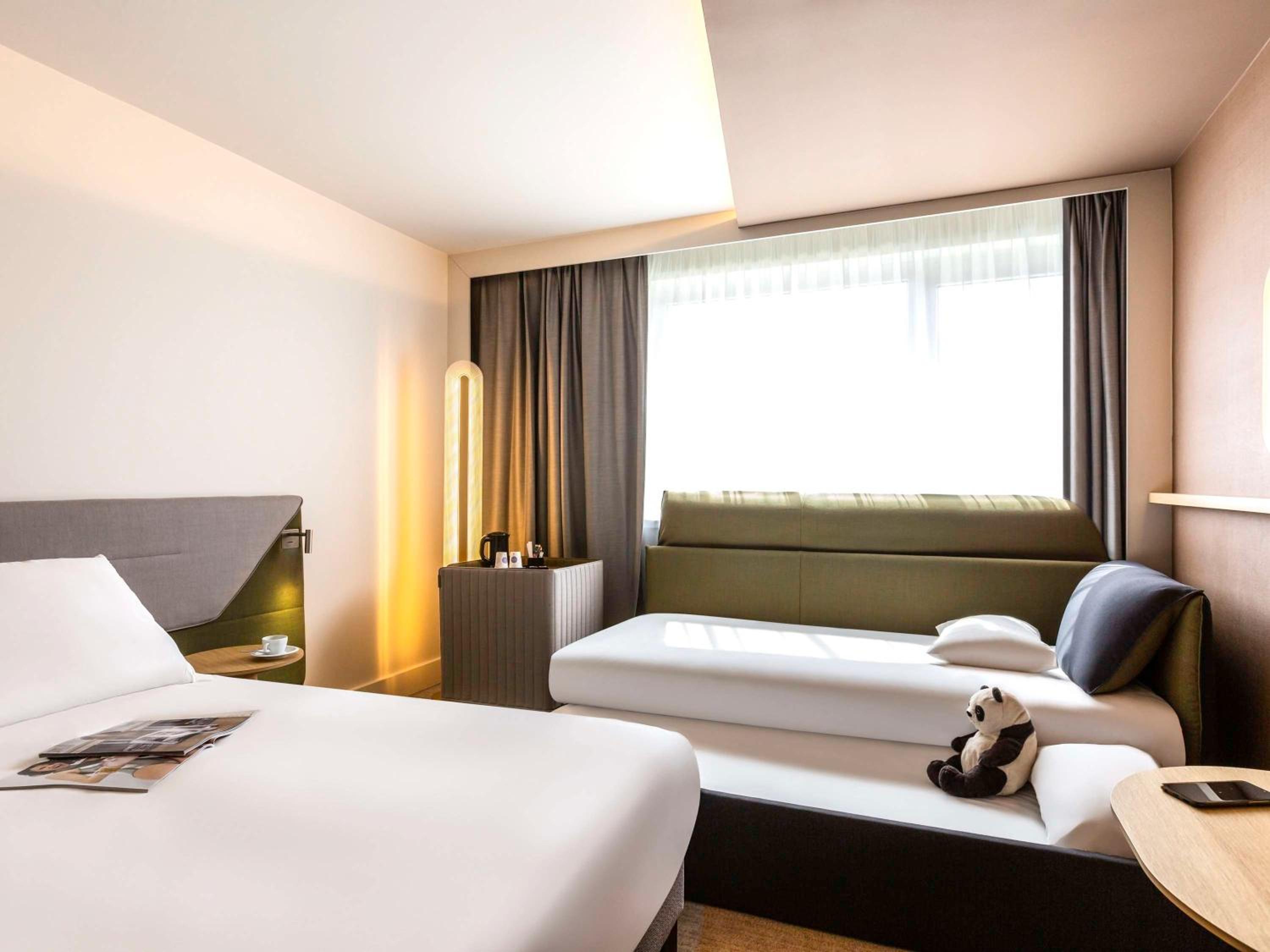 Superior Room With 1 Double Bed And 2 Sofa Beds - Photo 15