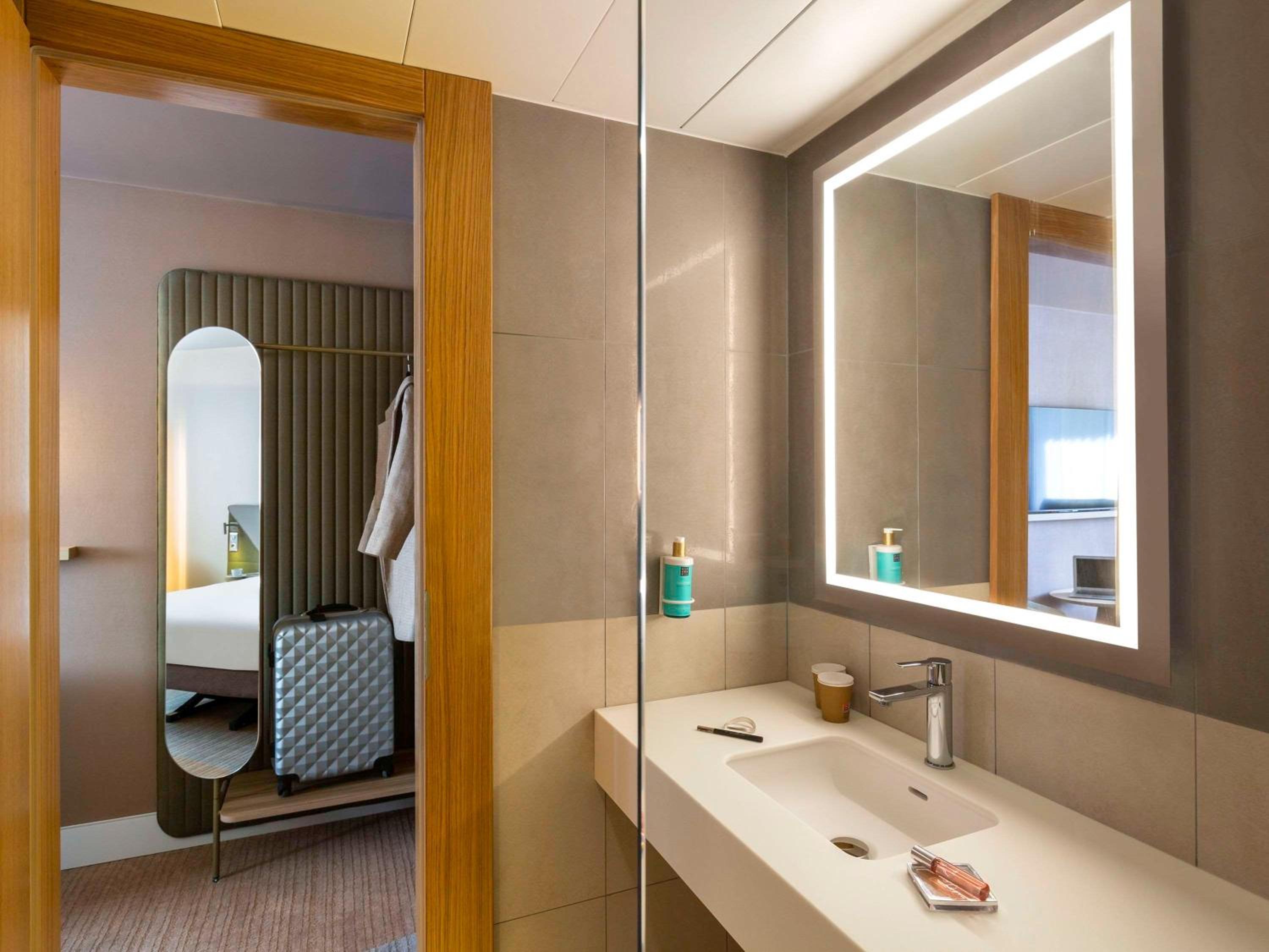 Superior Room with 1 Double Bed and 1 Sofa Bed - Photo 4