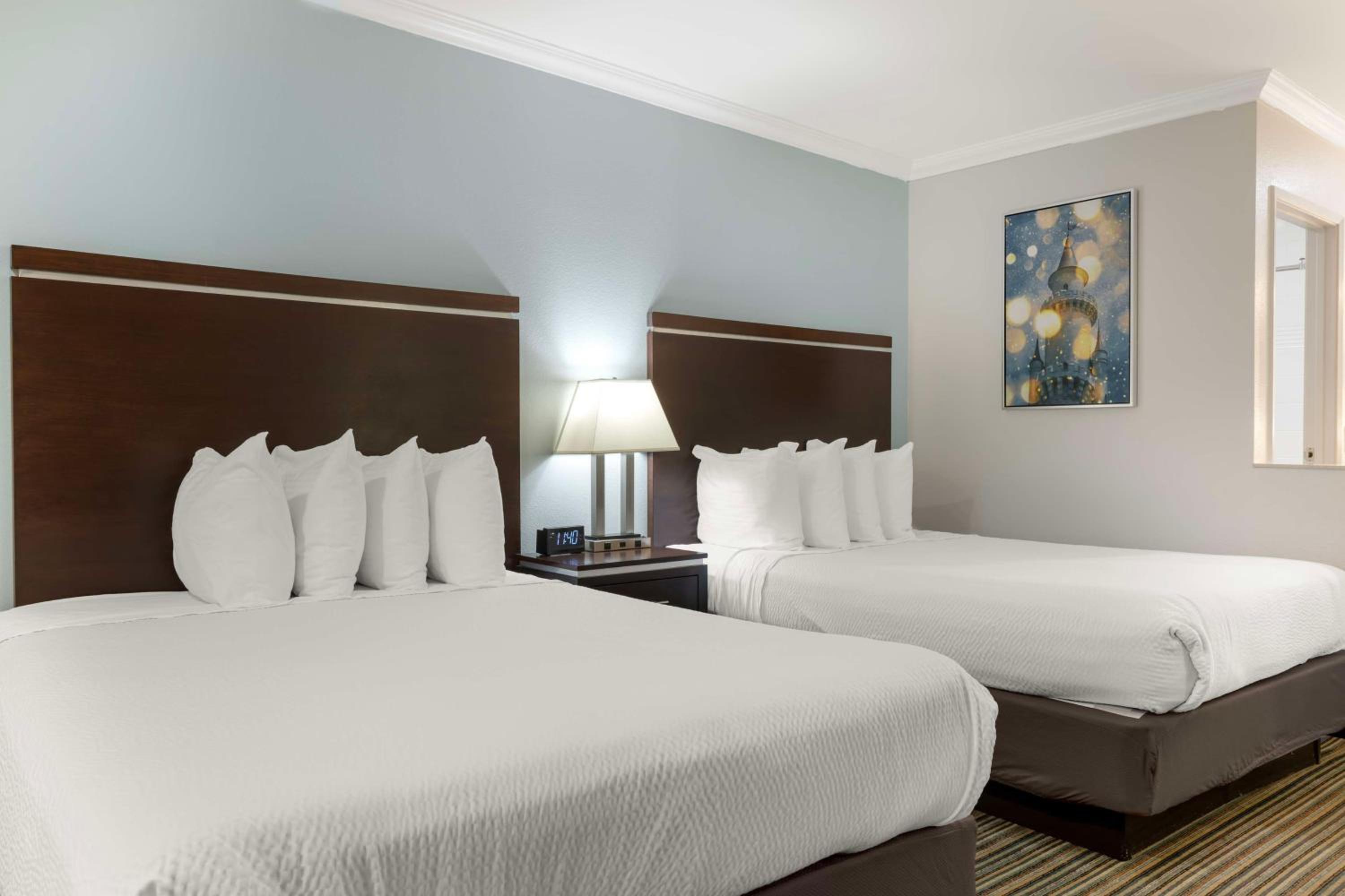 Queen Room with Two Queen Beds - Disability Access - Non-Smoking - Photo 1