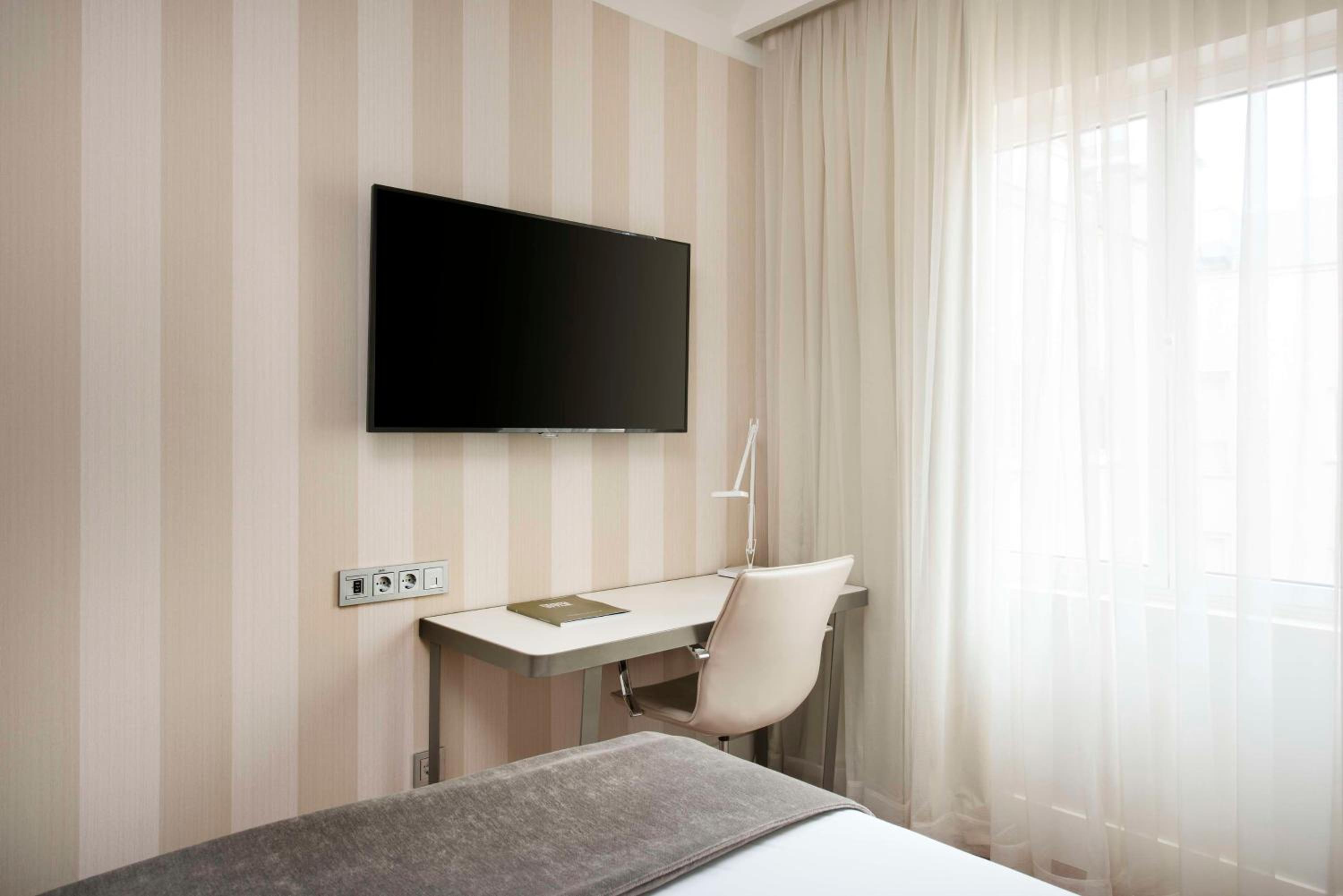 Superior Single Room thumbnail 5