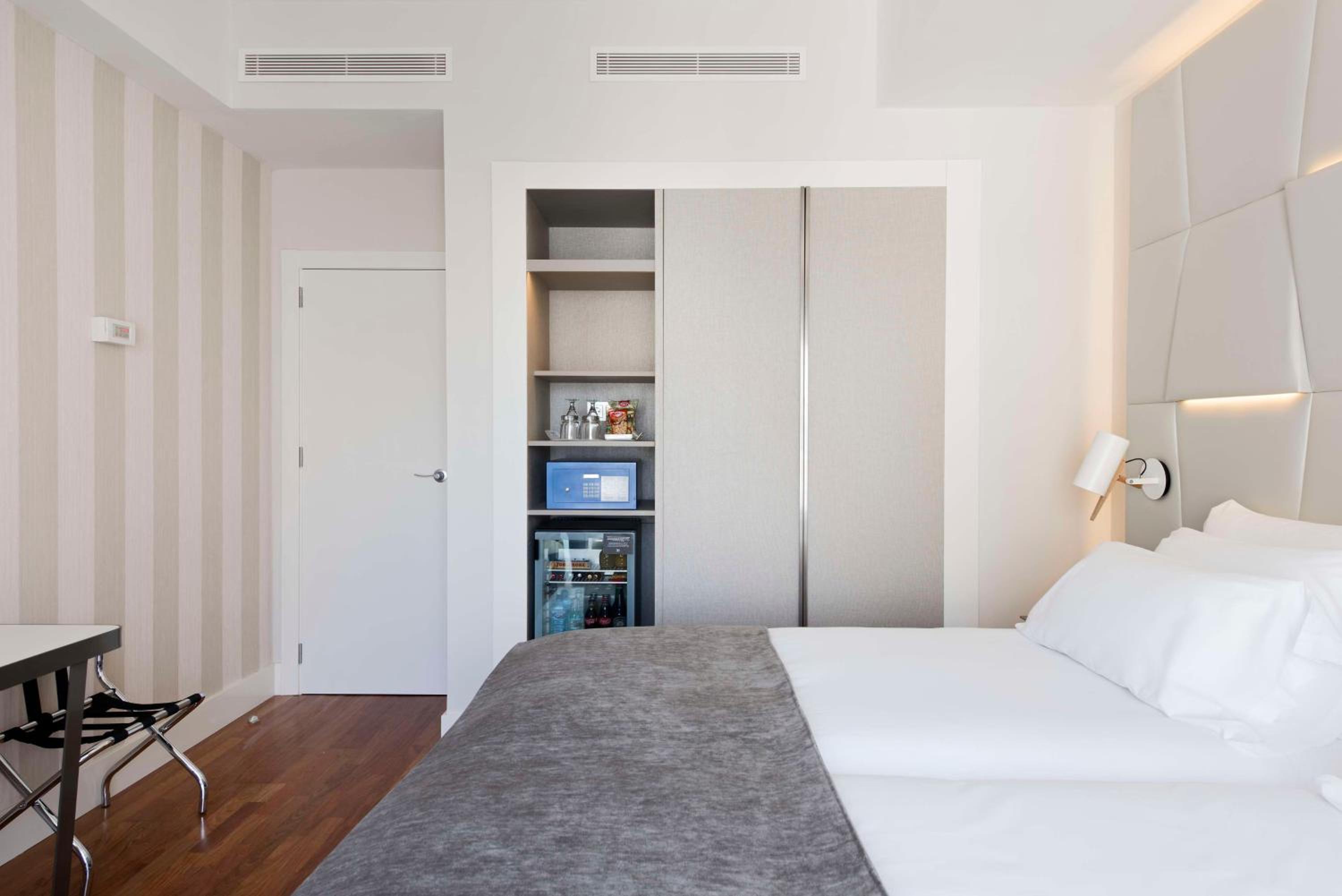 Superior Double or Twin Room - Photo 3