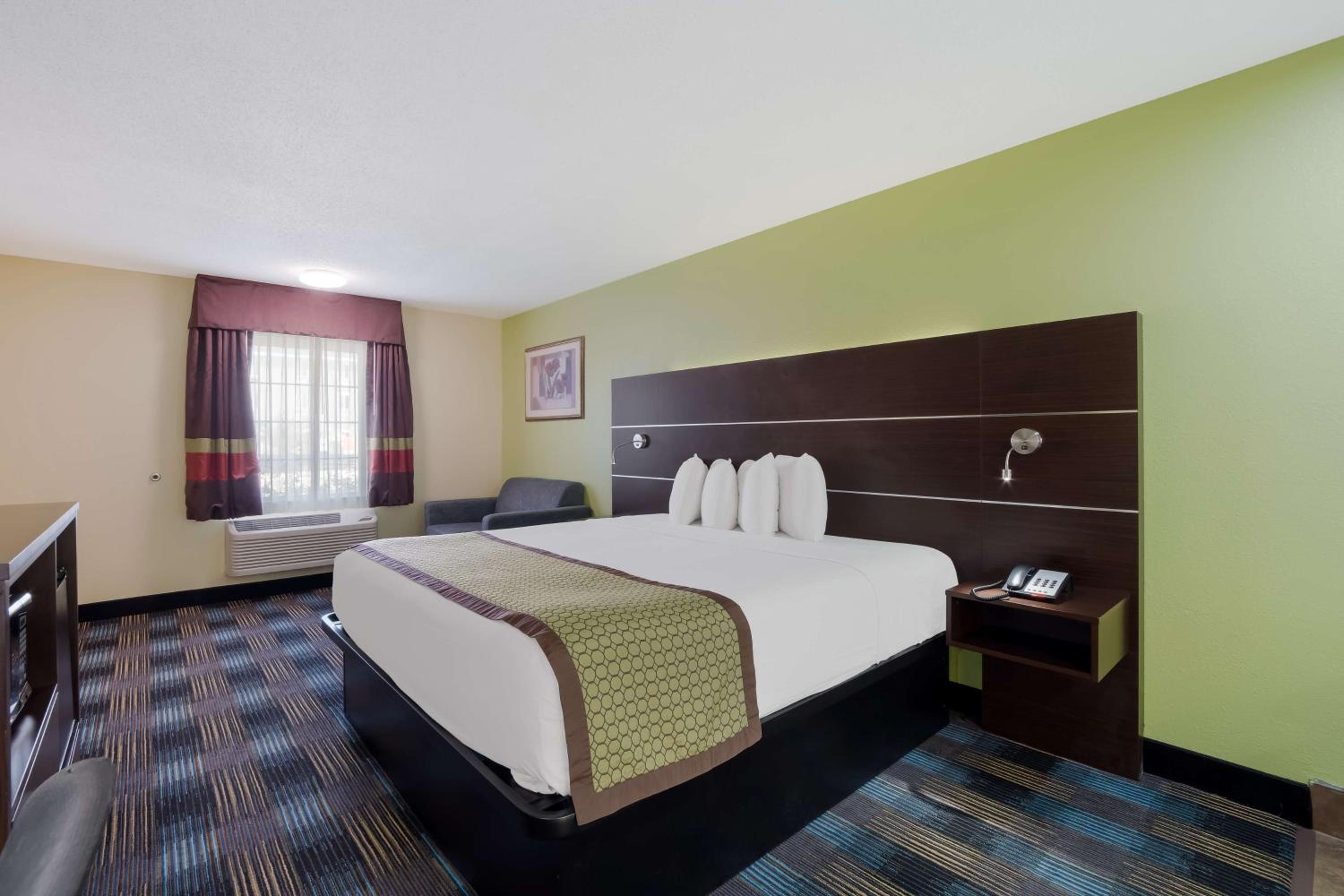 King Suite with Spa Bath, Sofa and Walk-In Shower - Non-Smoking - Photo 3