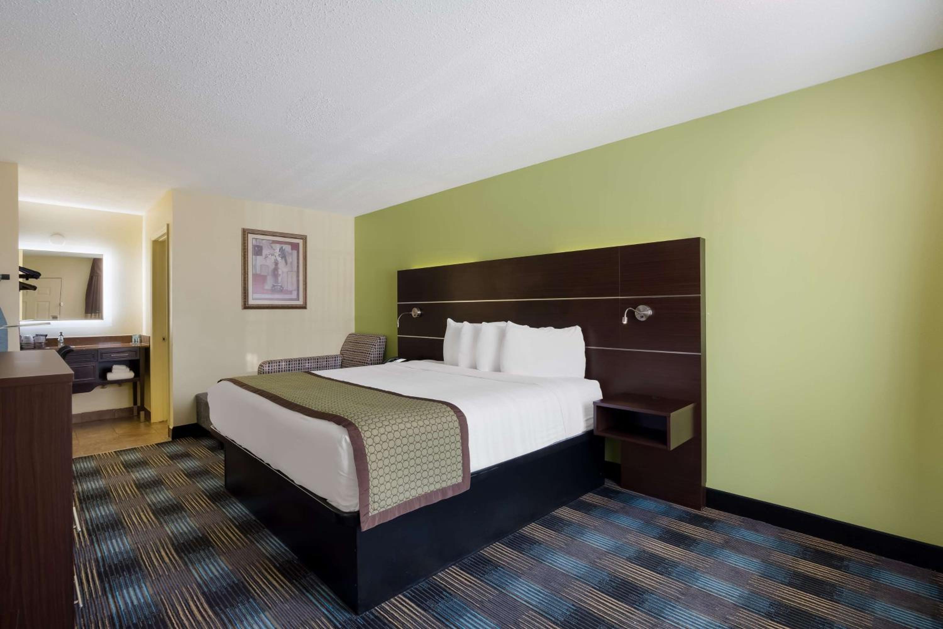 King Room - Non-Smoking - Photo 1