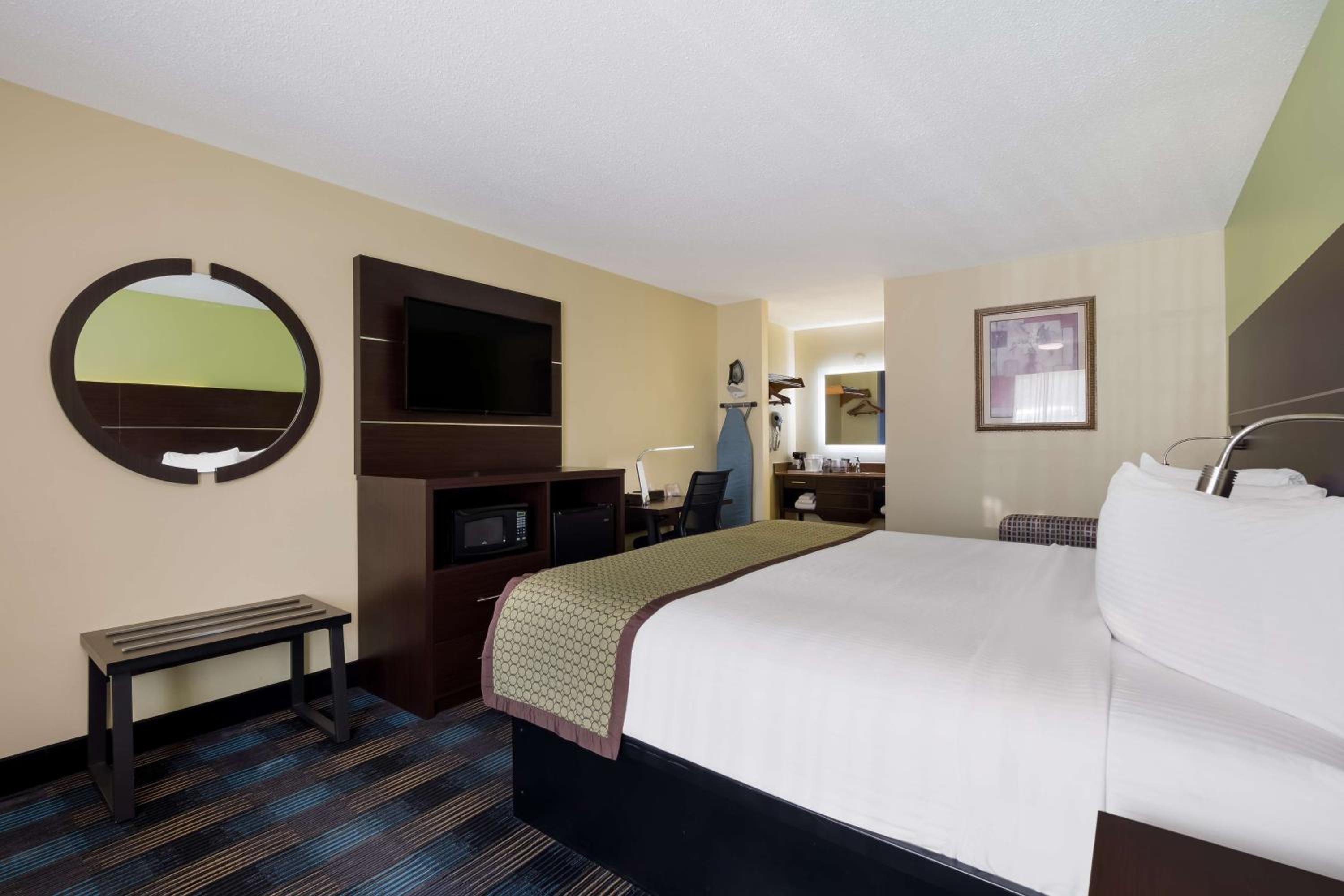King Room - Non-Smoking - Photo 2