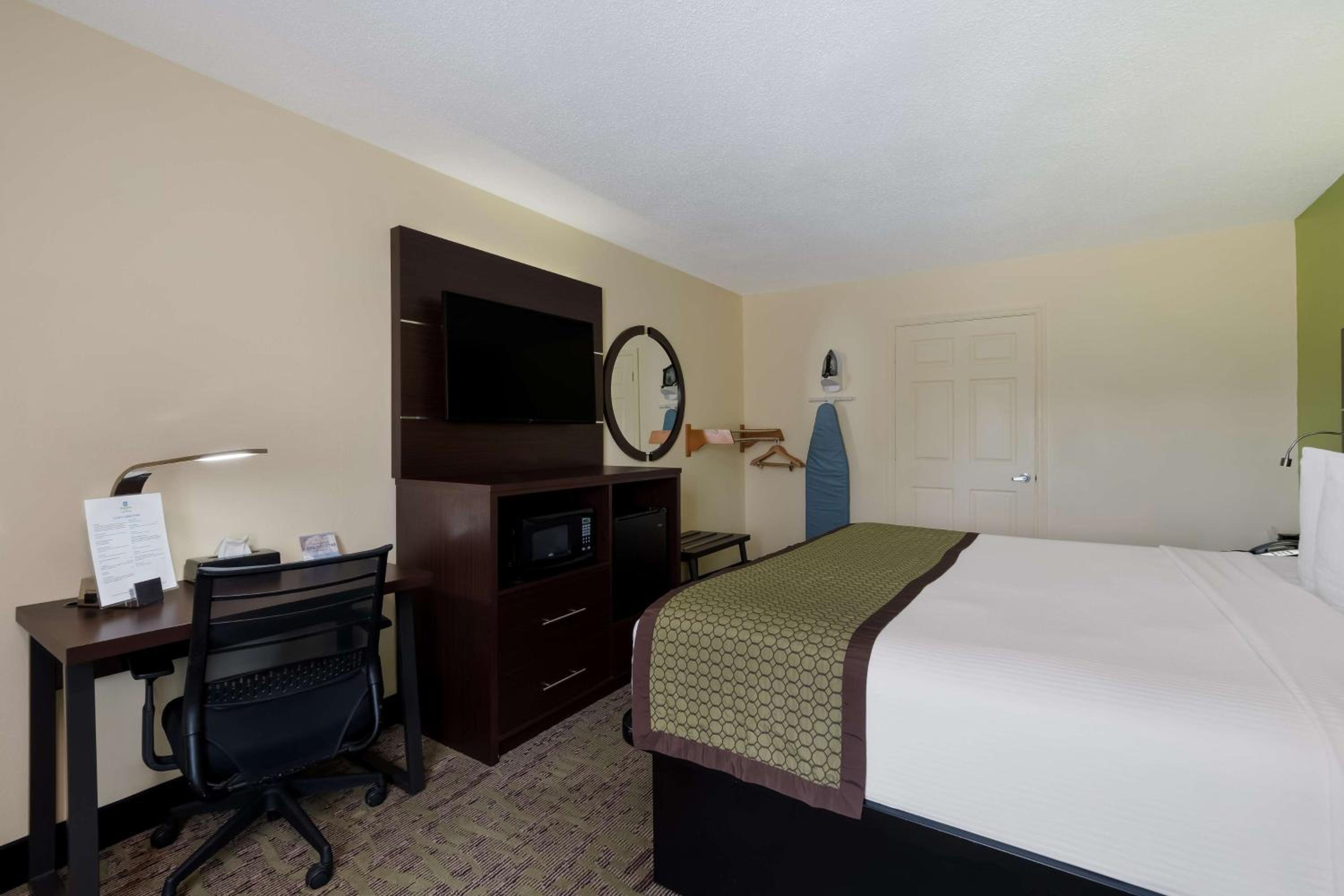 King Room with Roll-in Shower - Disability Access/Non-Smoking