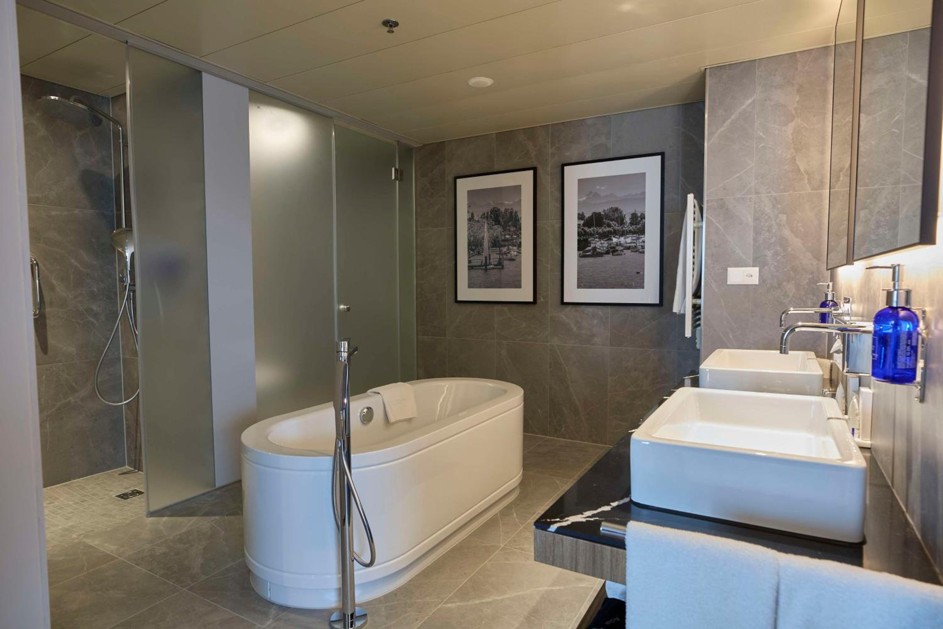Suite with Airfield View - Photo 5