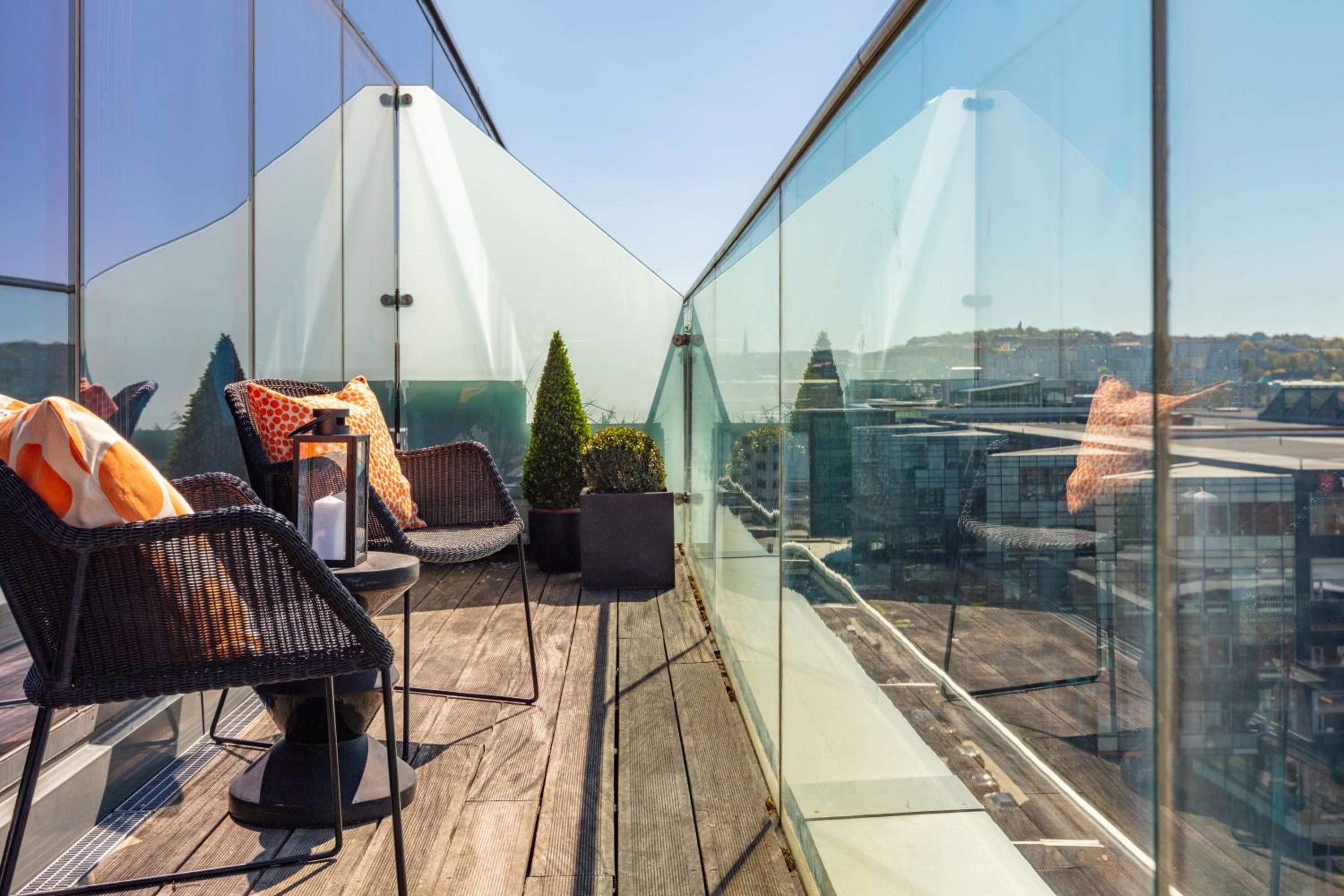 Junior Suite with Balcony thumbnail 6