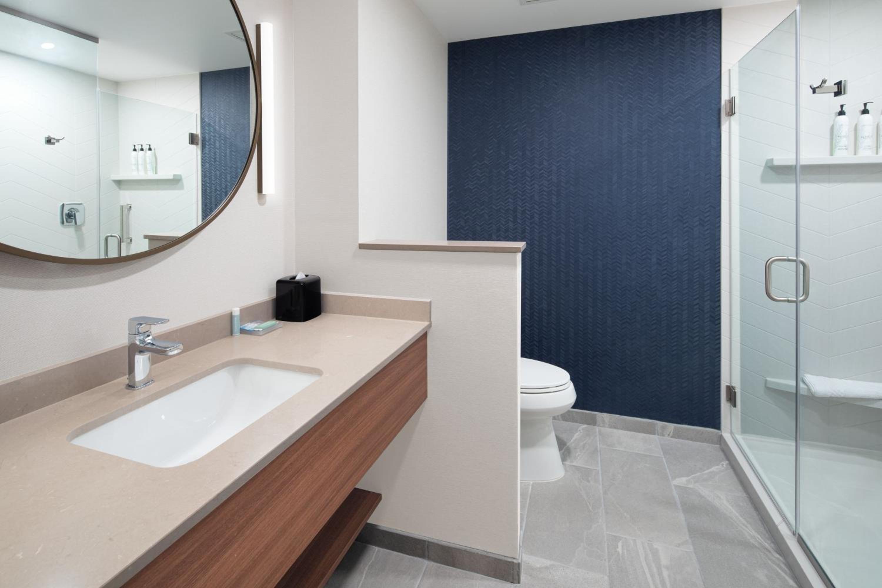 Queen Suite with Two Queen Beds and Sofa Bed - Hearing Accessible photo 2