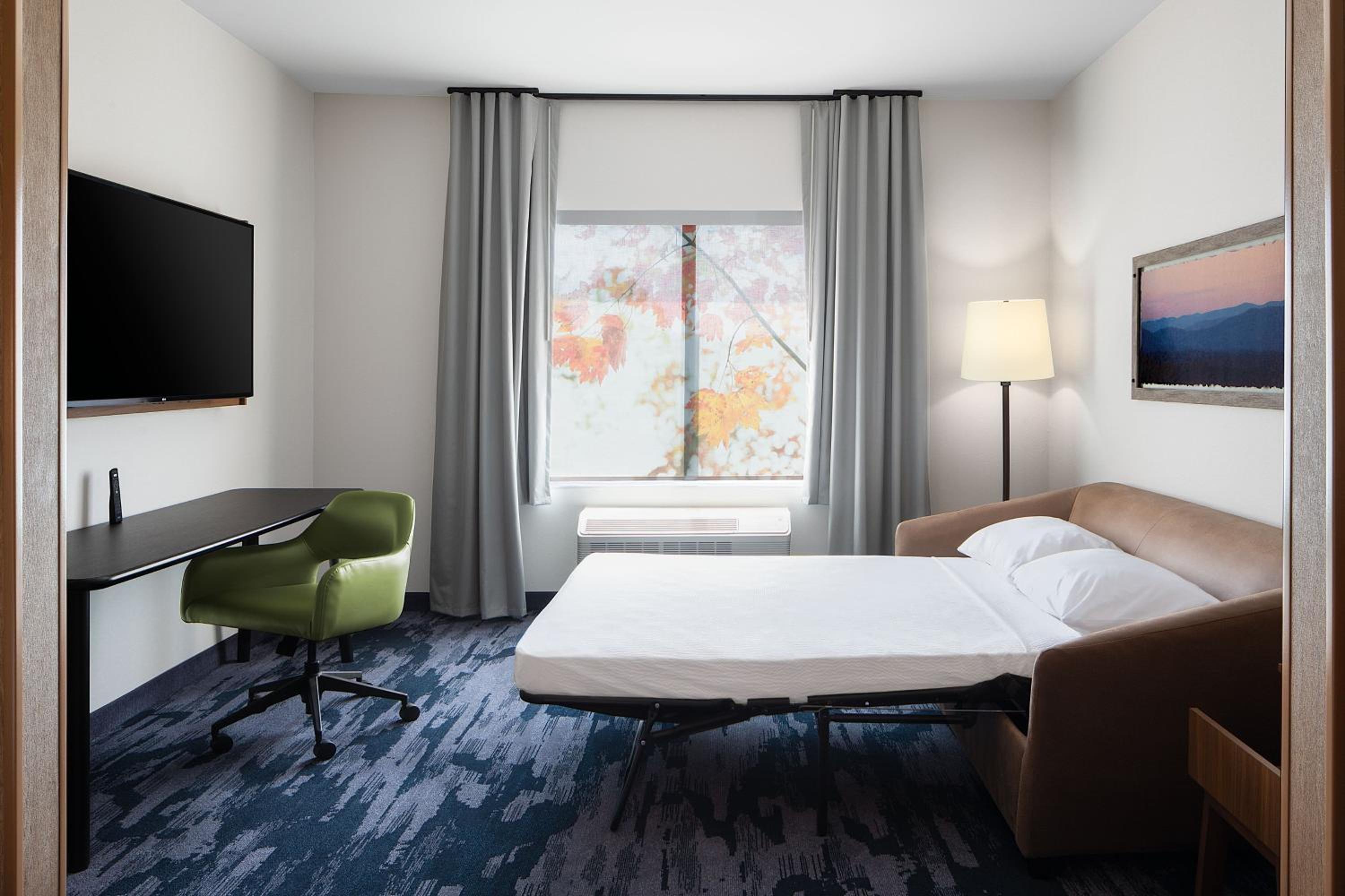 King Suite with Sofa Bed photo 3