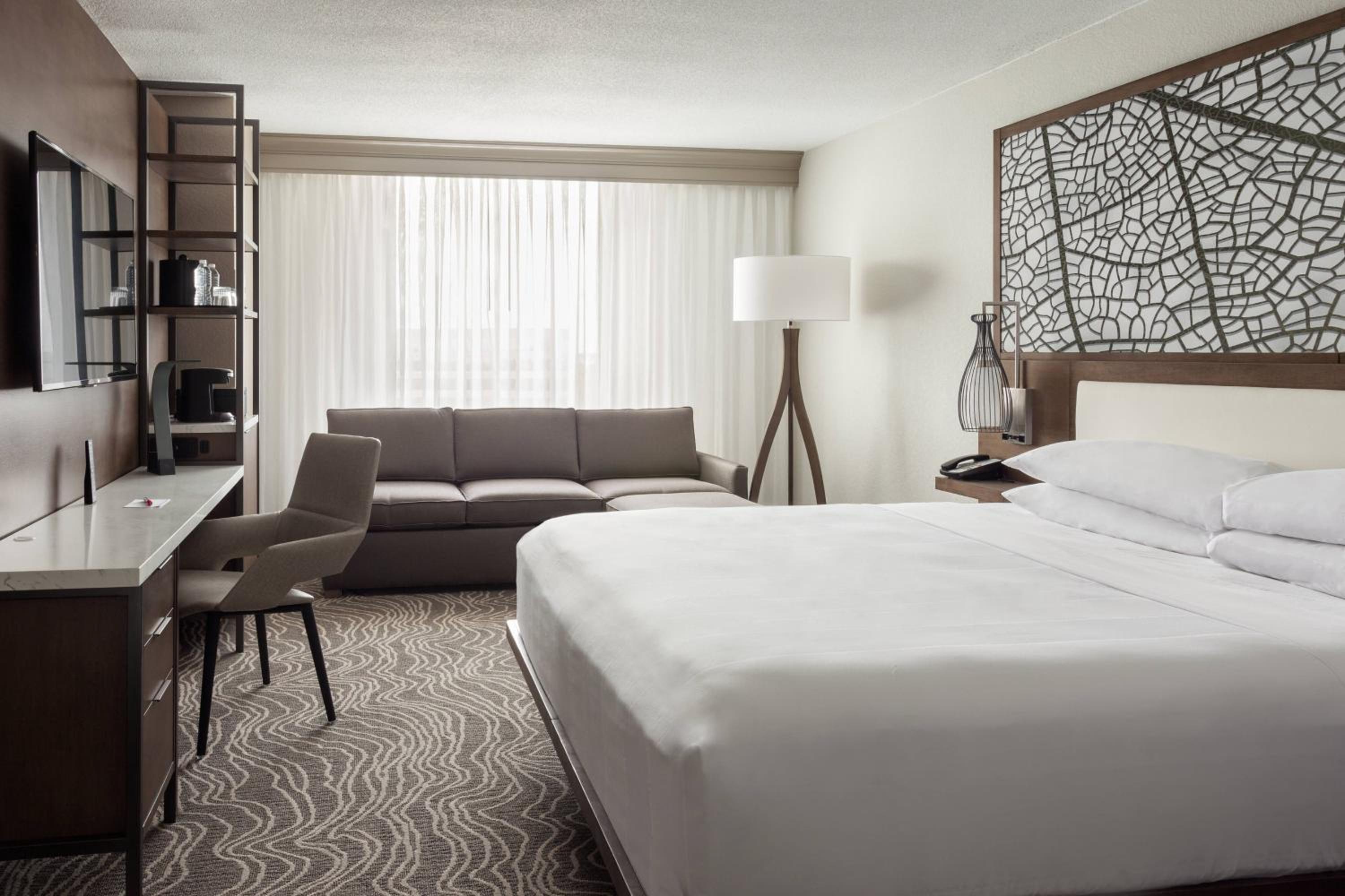 King Room with Sofa Bed - Hearing Accessible