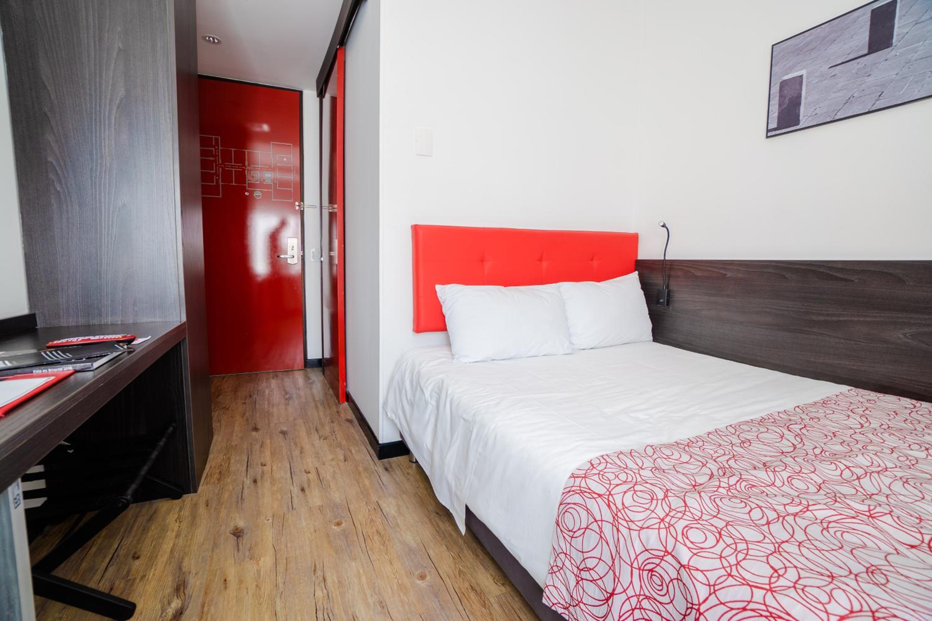 Small Single Room - Photo 2