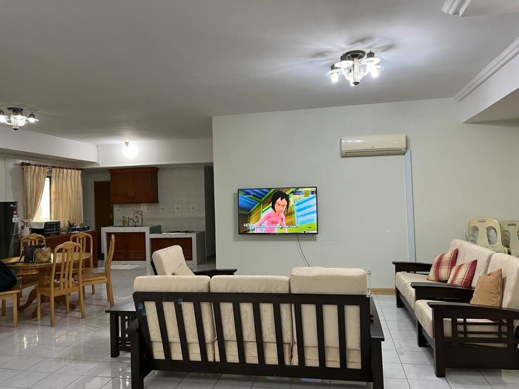 Three-Bedroom Apartment with Ocean View photo 3
