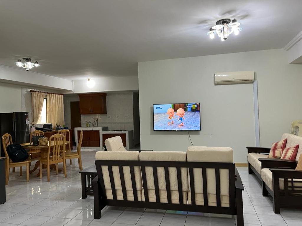 Three-Bedroom Apartment with Ocean View photo 2