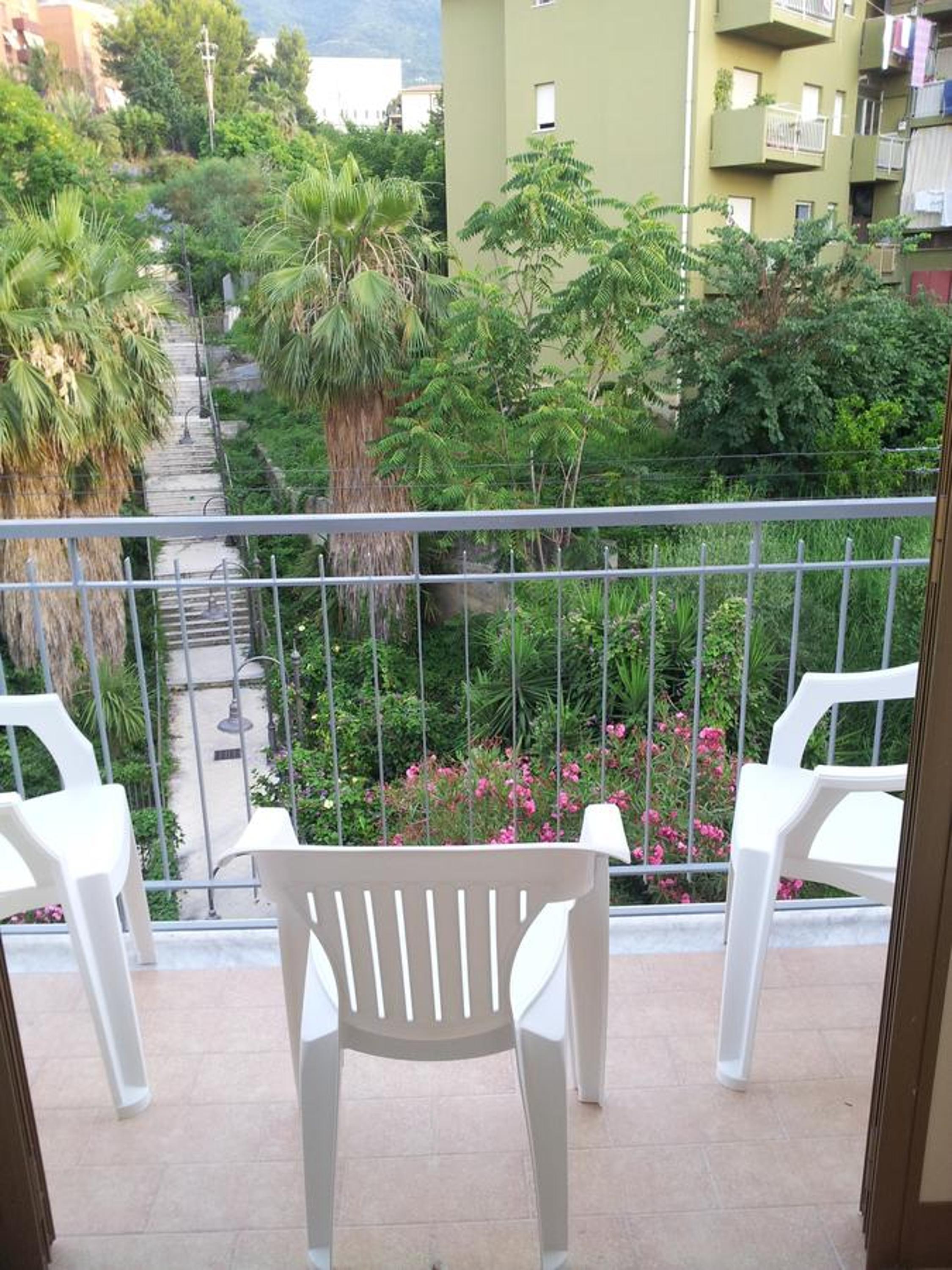 Two-Bedroom Apartment with Balcony - Photo 26