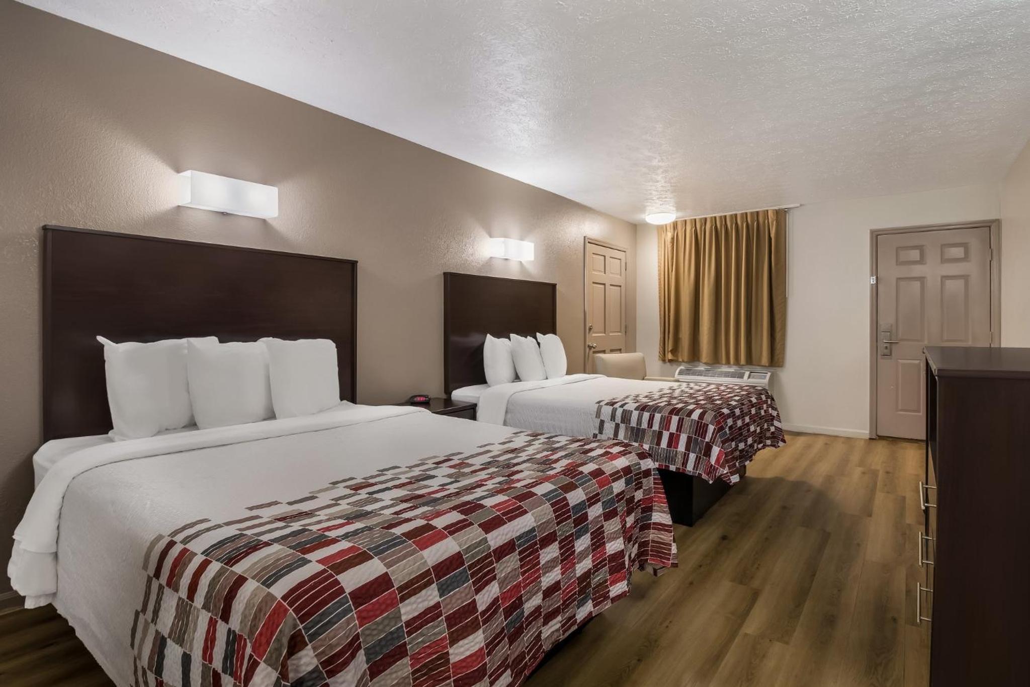 Deluxe Room with Two Double Beds Non-Smoking - Photo 3