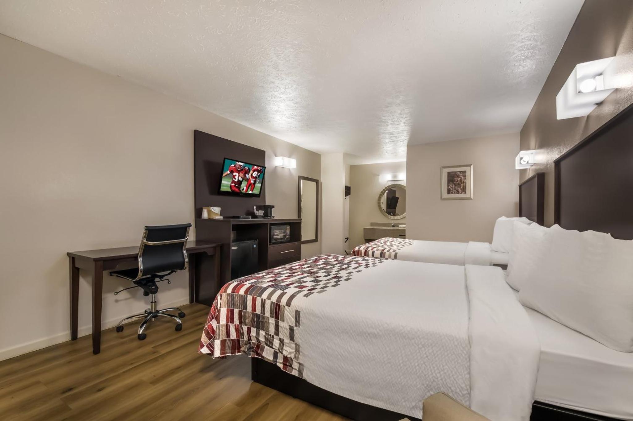 Deluxe Room with Two Double Beds Non-Smoking - Photo 5