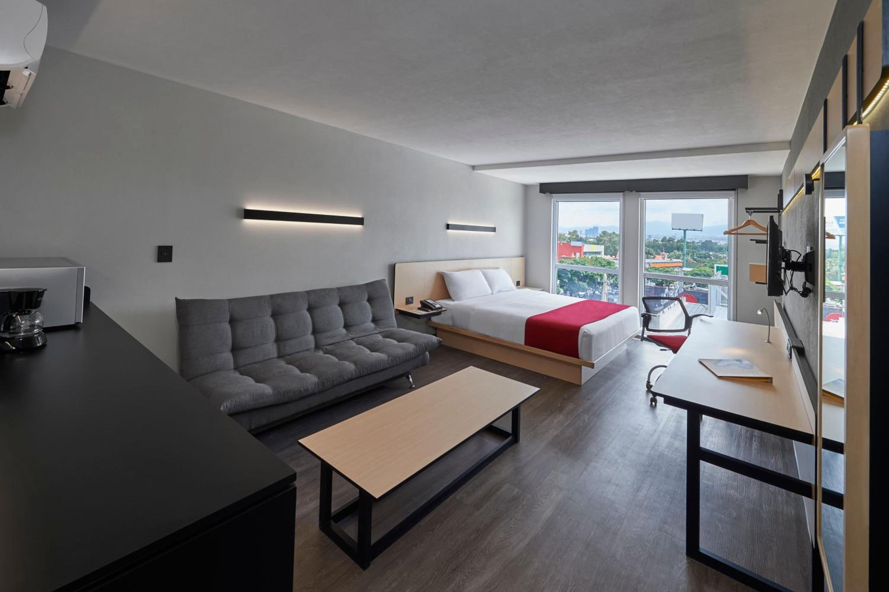 King Suite with Sofa Bed photo 2