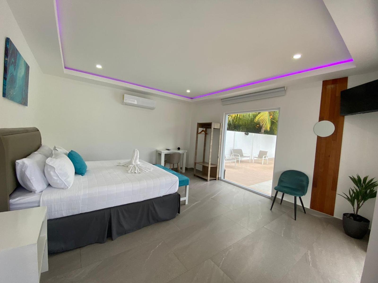 King Room with Pool View photo 2