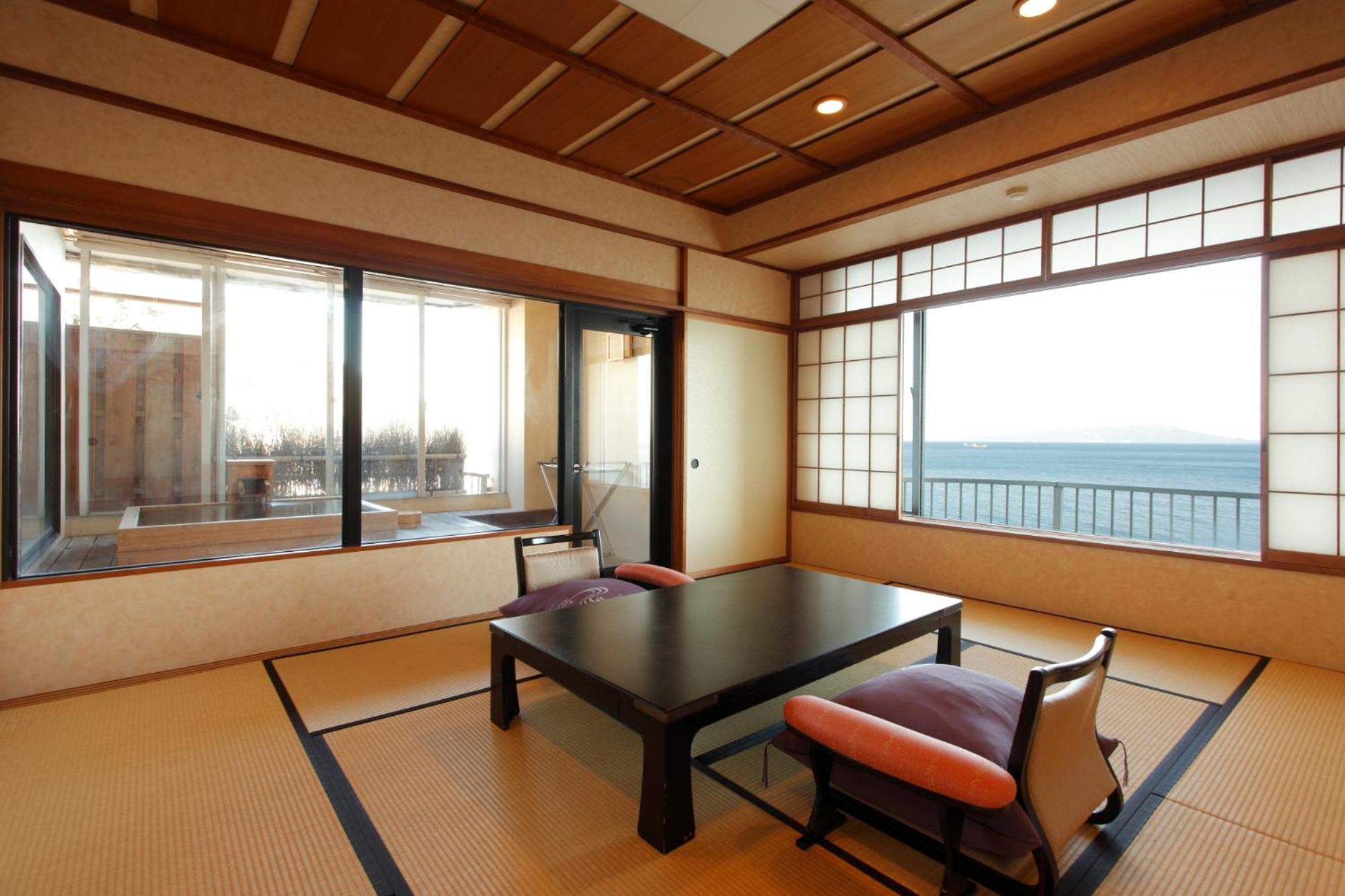 Quadruple Room with Private Bathroom