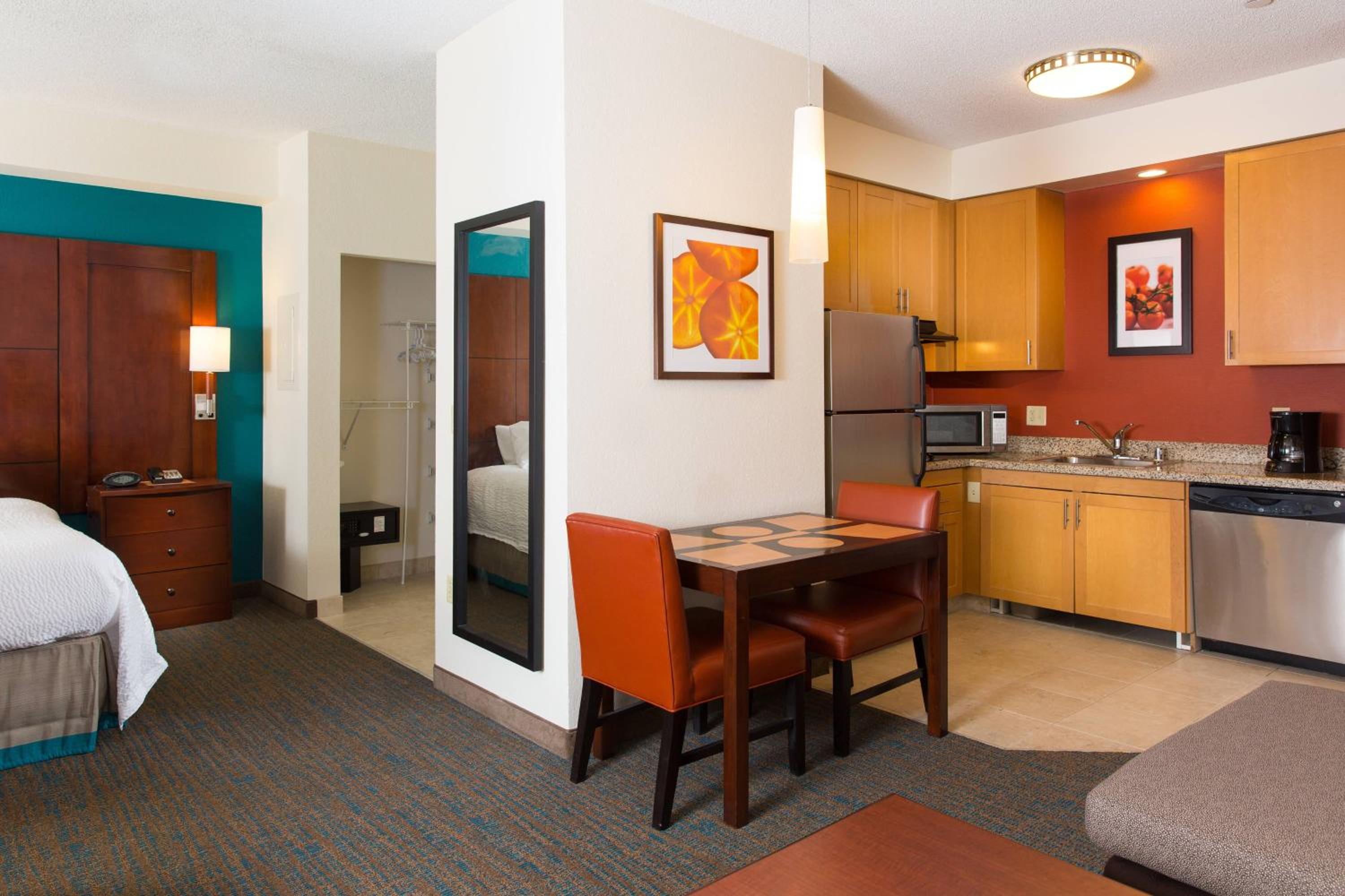 Studio Suite with 1 King Bed - Photo 2