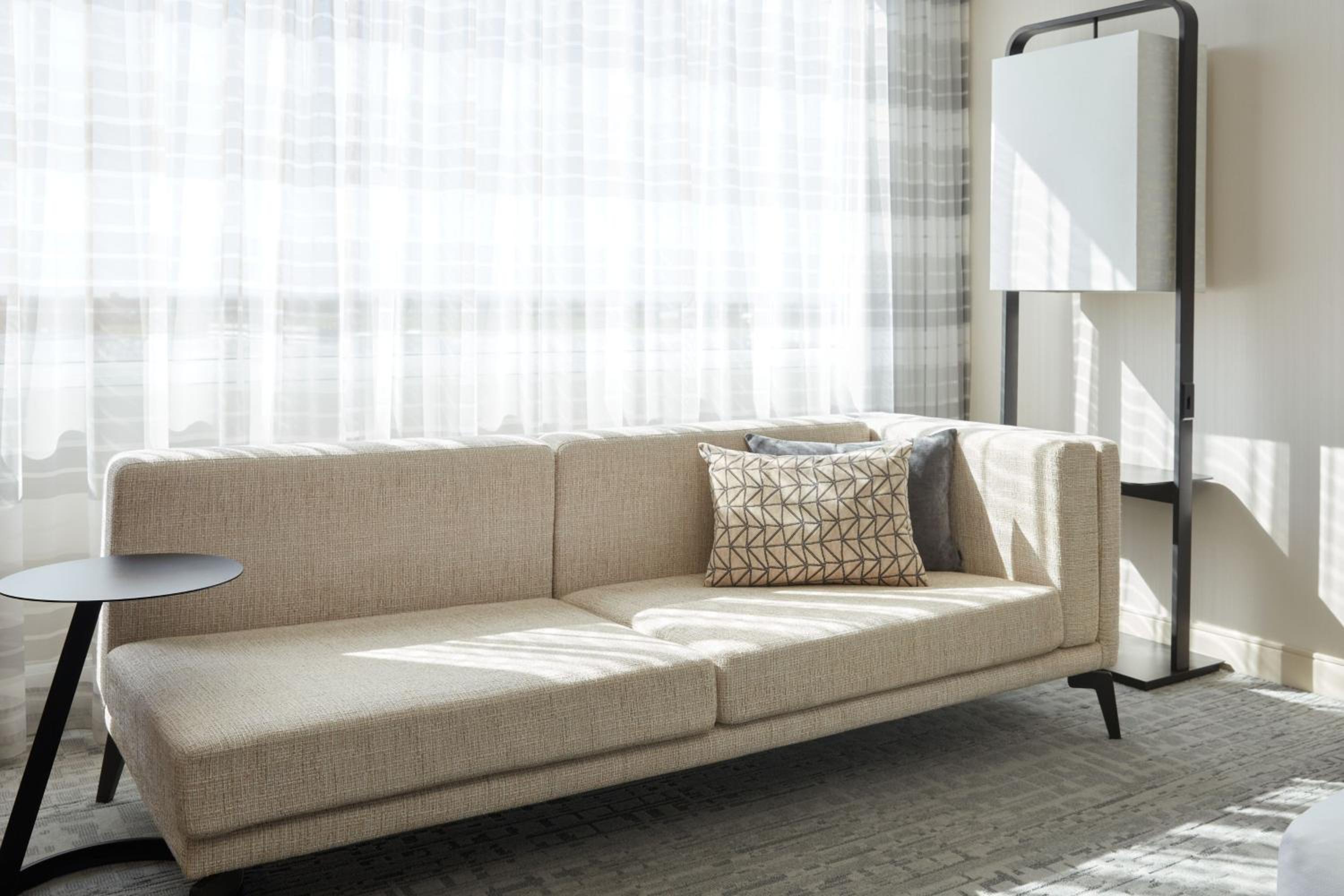 Concierge level, Guest room, 1 King - Photo 3