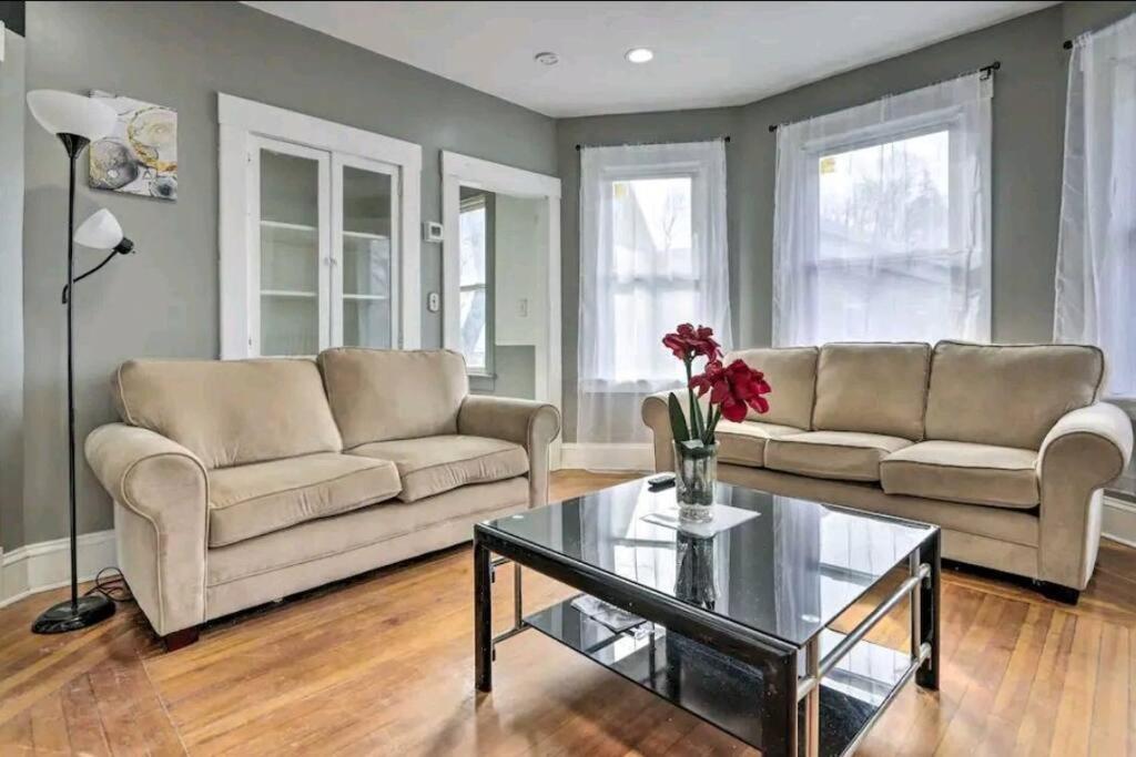 Three-Bedroom Apartment photo 1