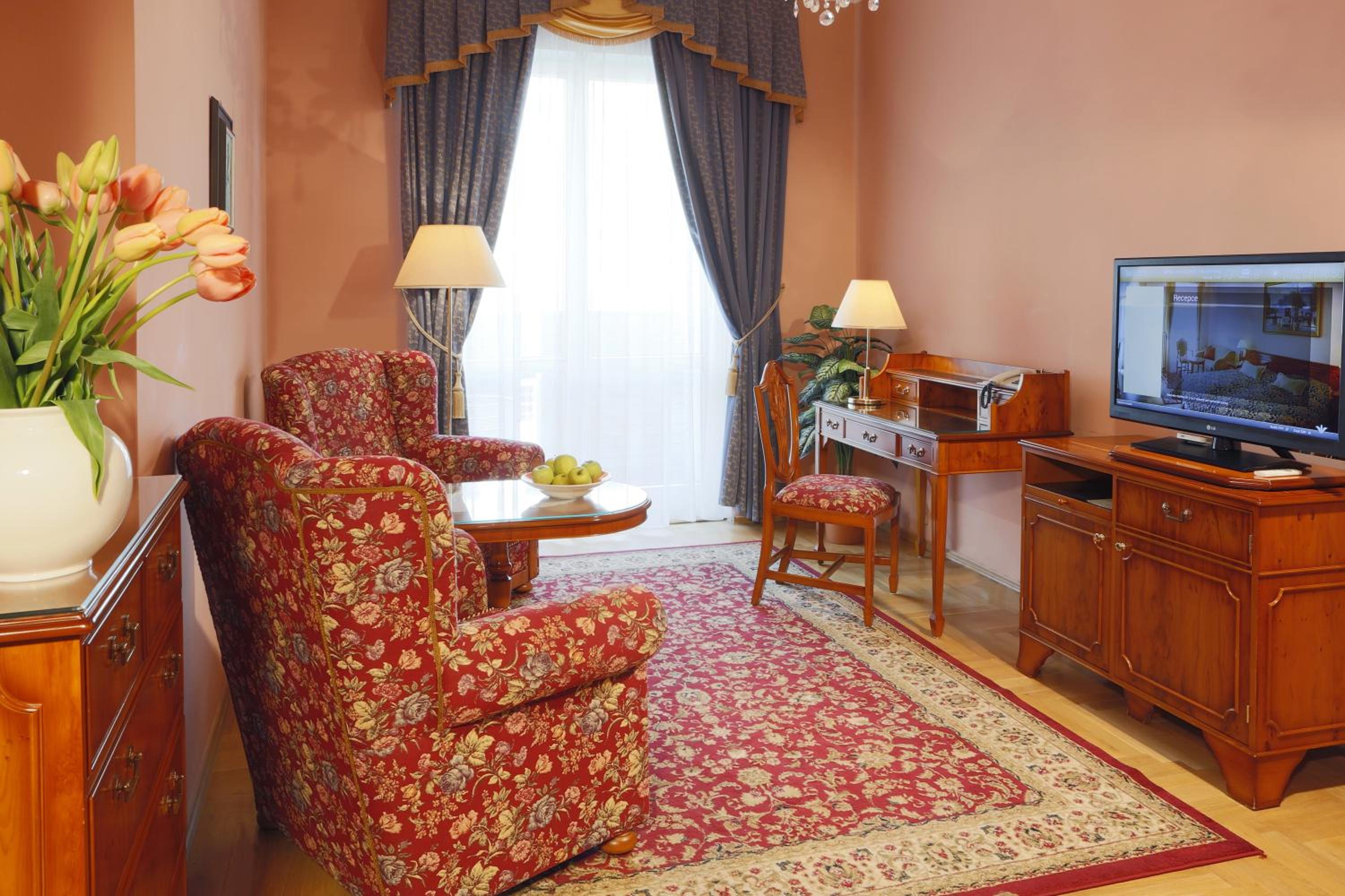 Suite - Photo 3