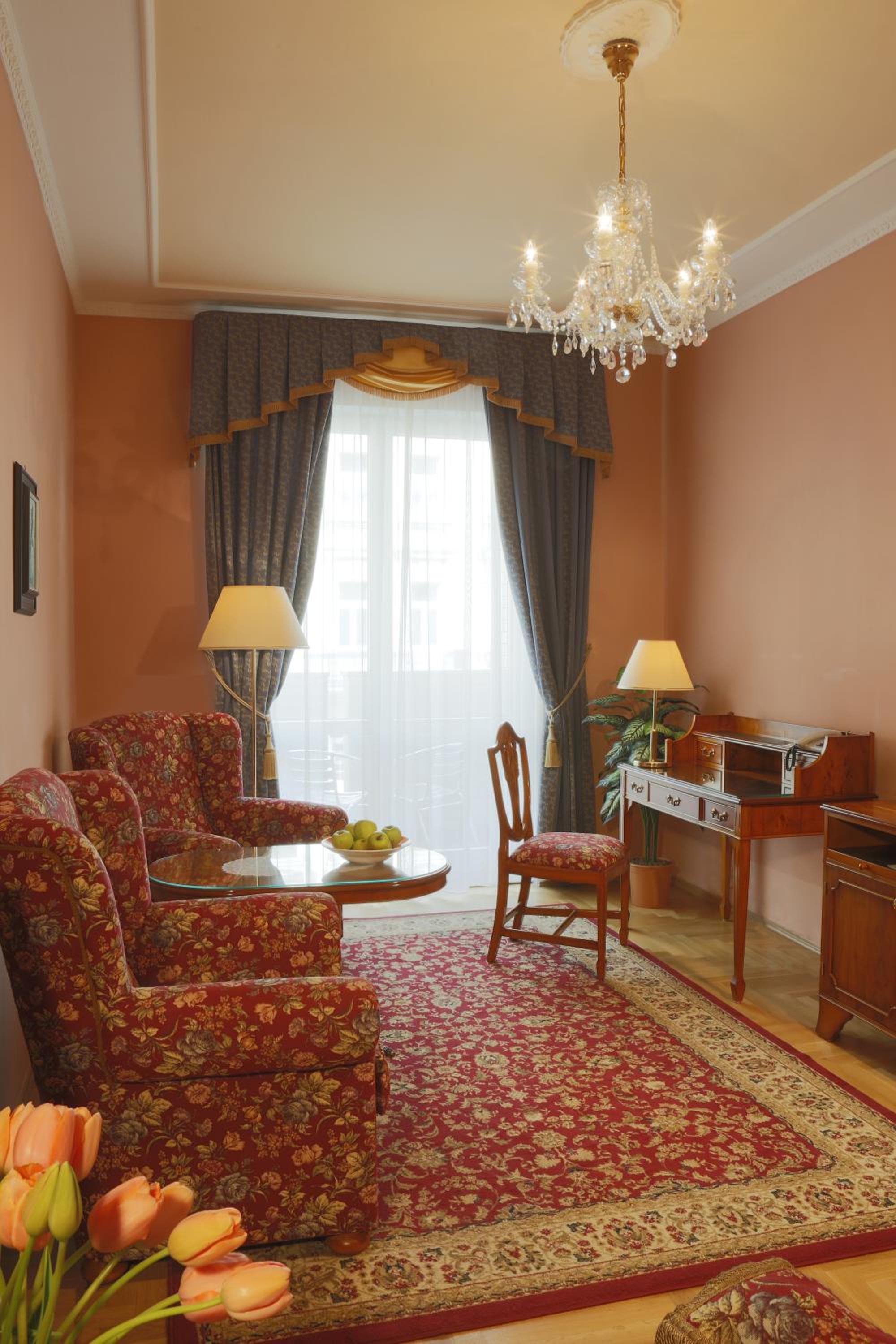 Suite - Photo 5