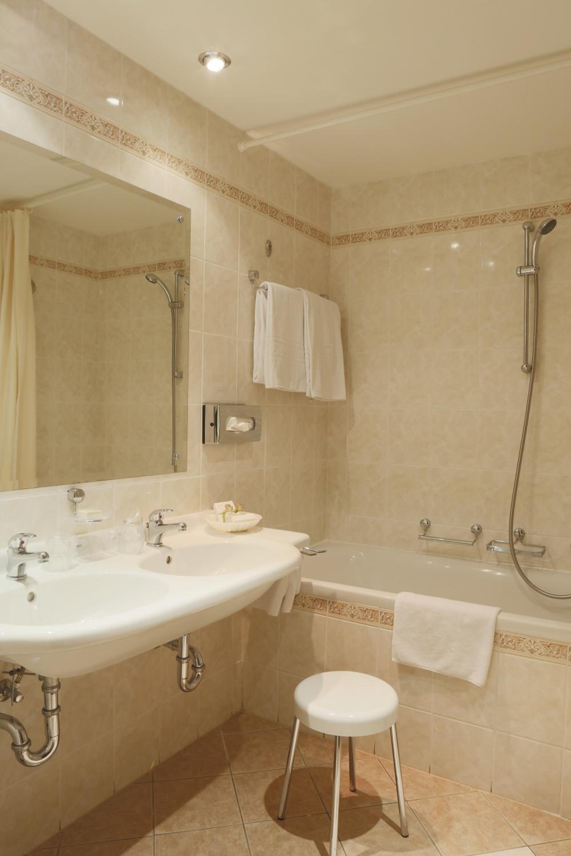 Double Room - Photo 6