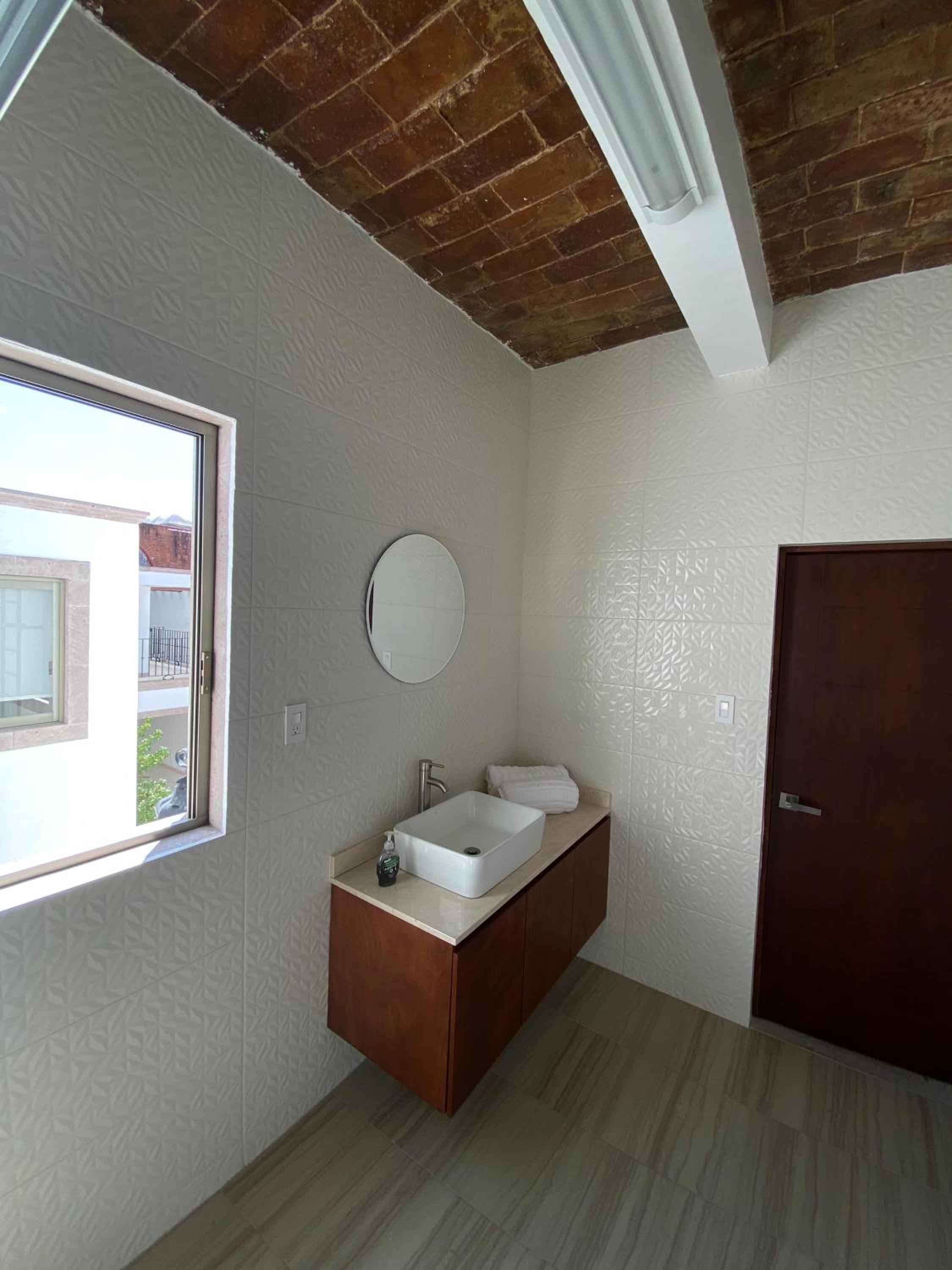 Deluxe King Suite photo 2