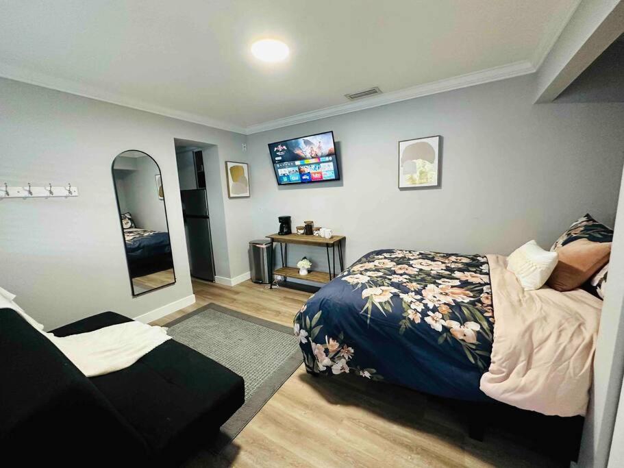 One-Bedroom Apartment photo 1