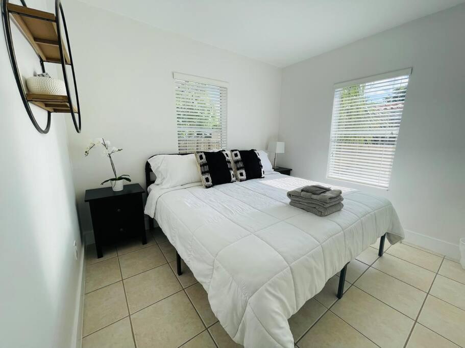 Three-Bedroom House photo 2