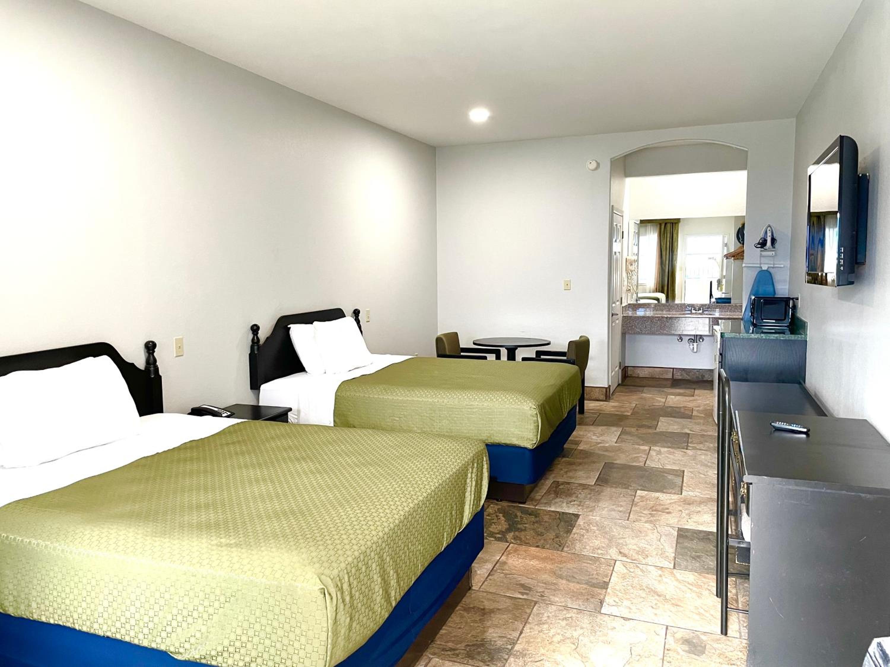 Queen Room with Two Queen Beds - Photo 10