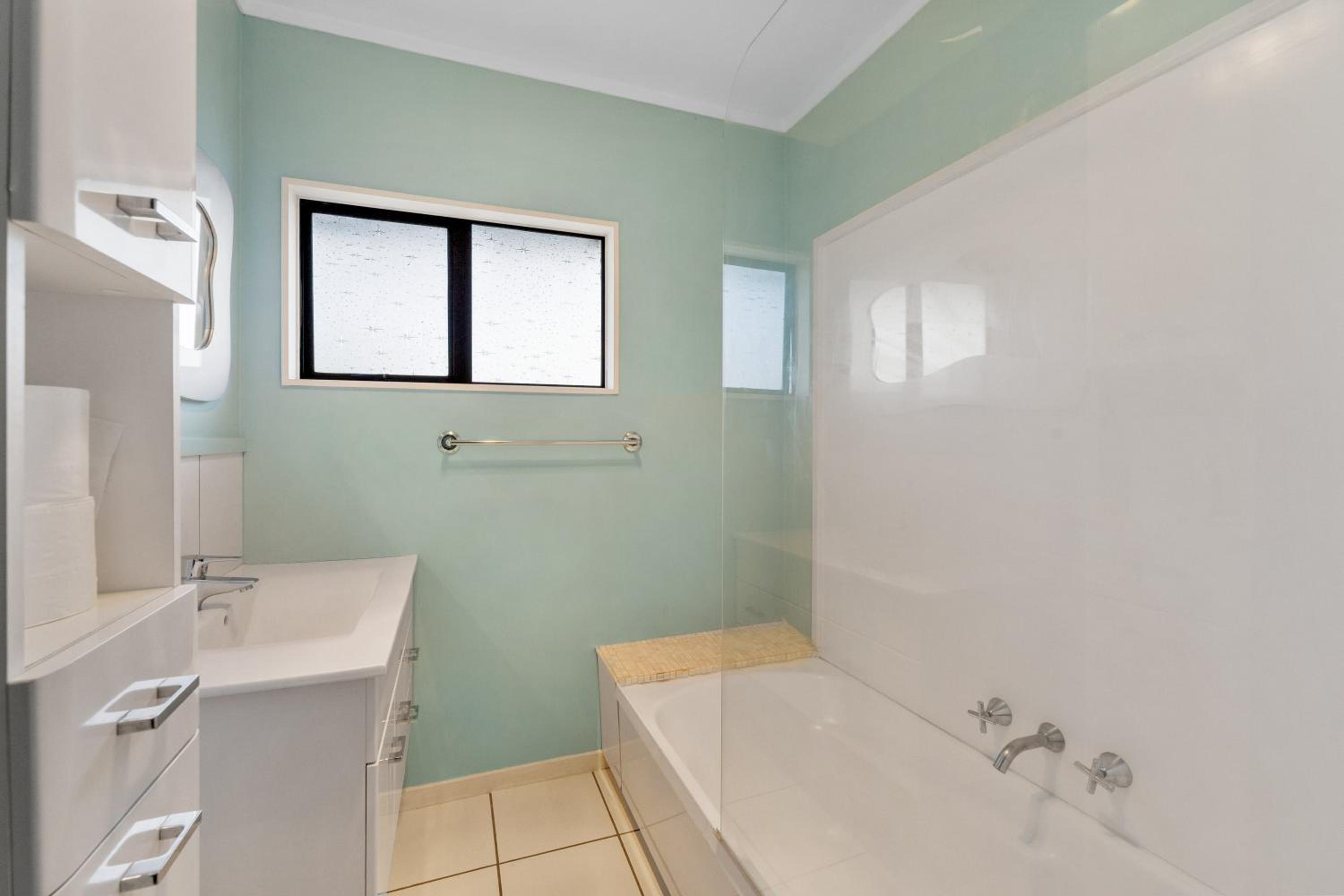 Four-Bedroom House photo 2