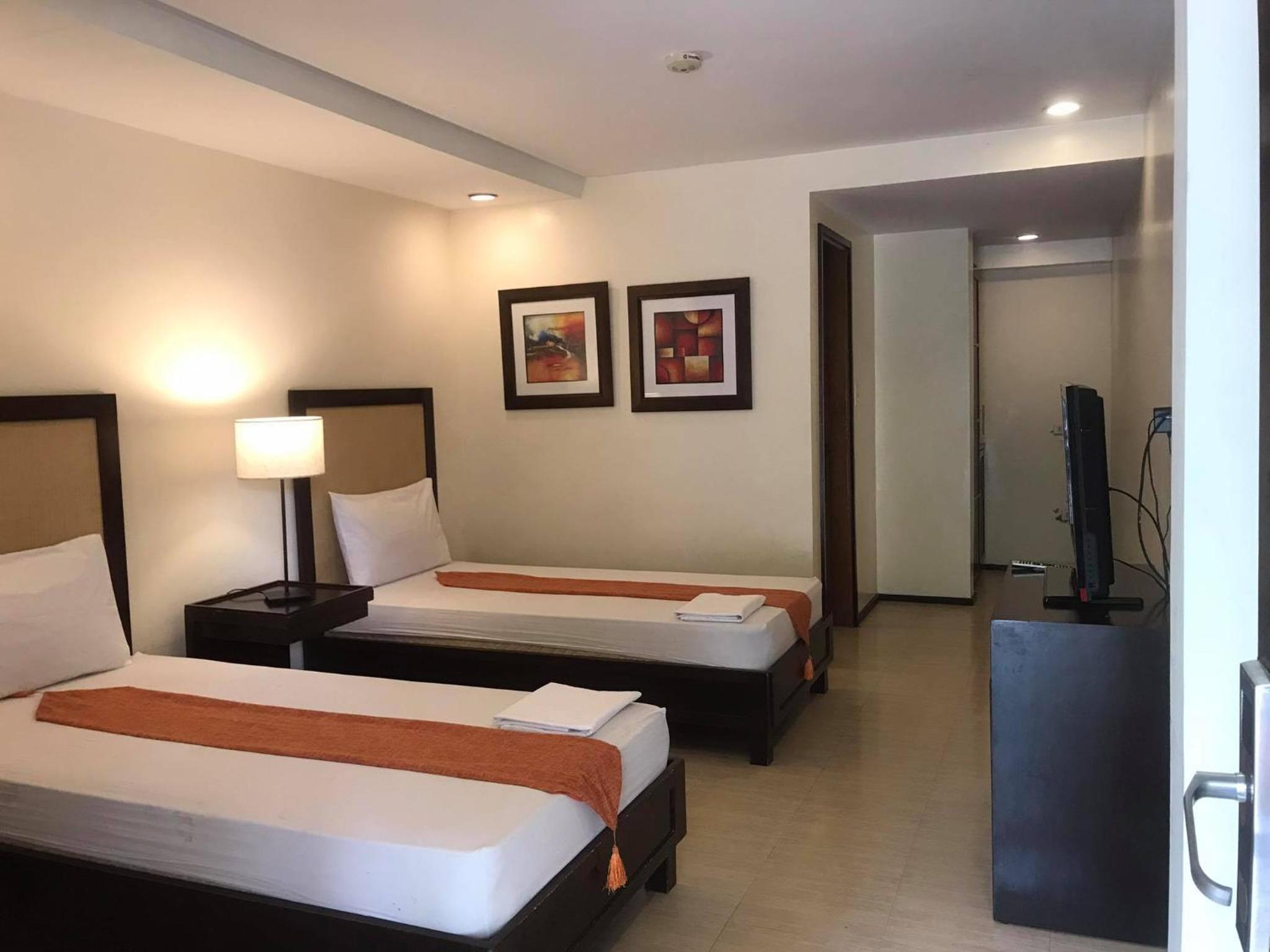 Deluxe Twin Room - Photo 13