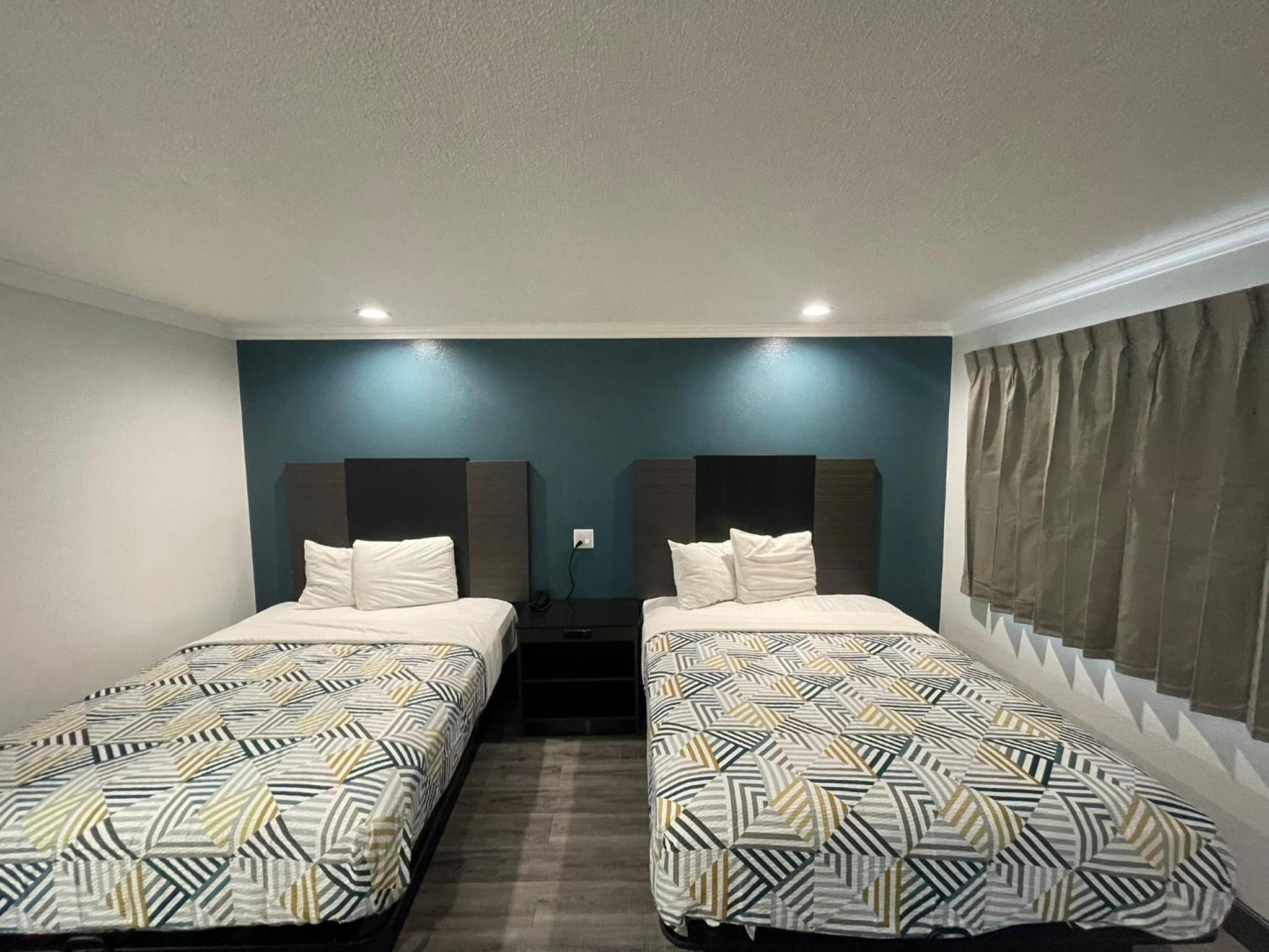 Queen Room with Two Queen Beds - Smoking