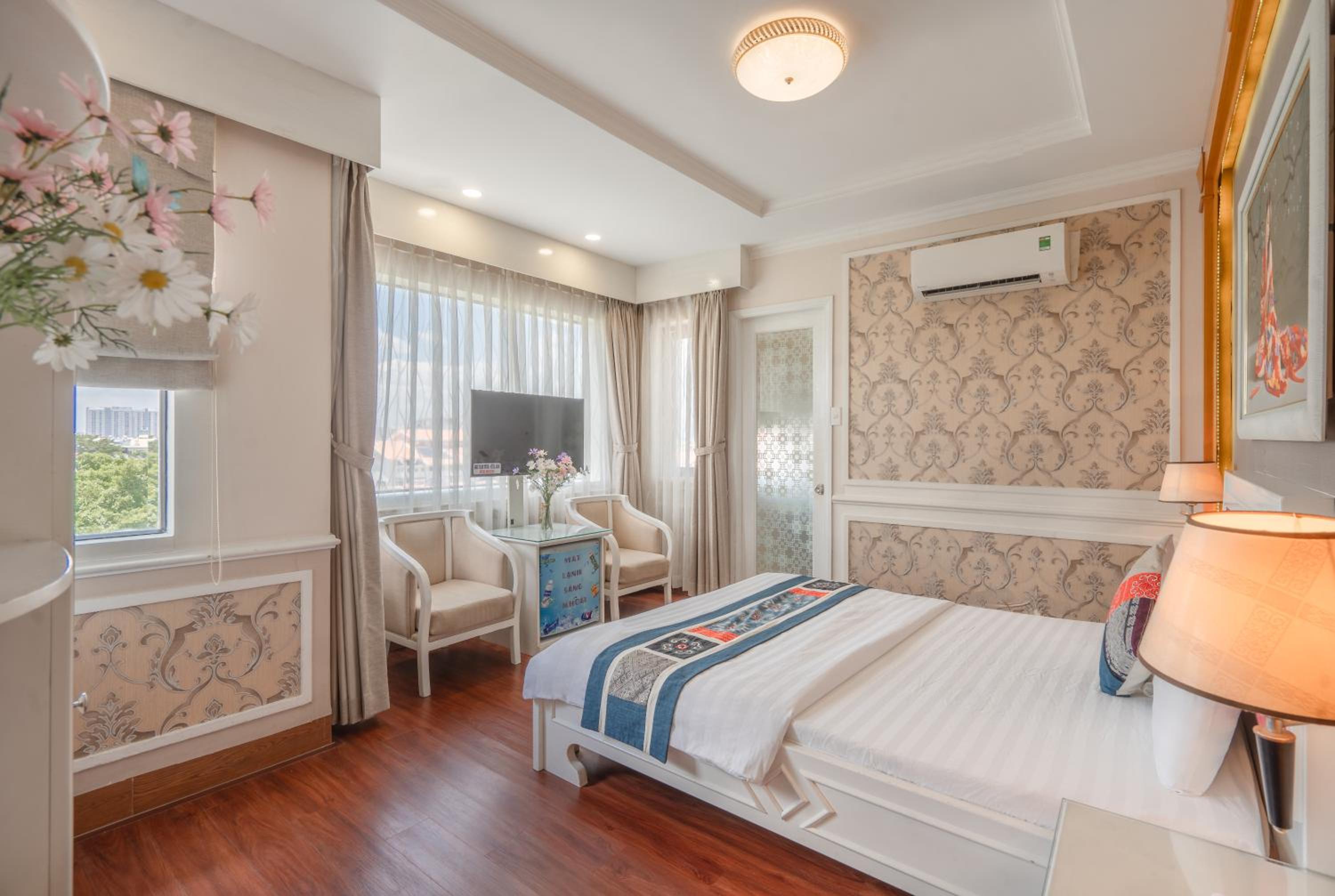 Queen Room with Garden View