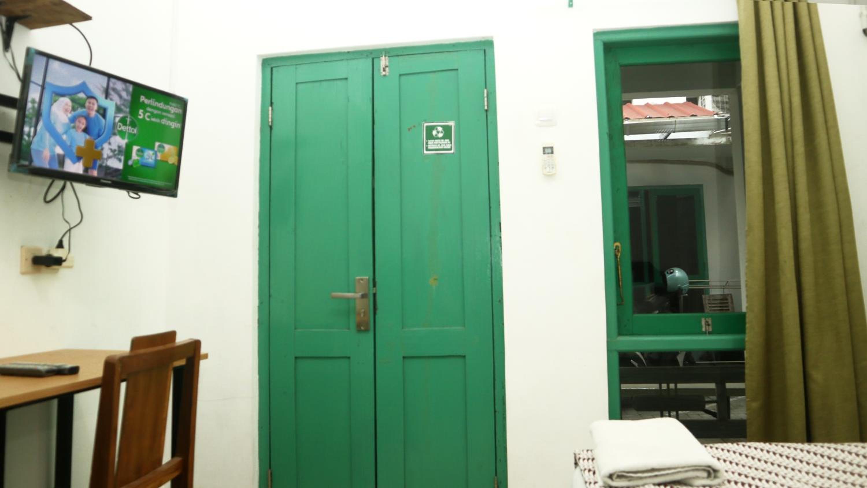 Single Room With Private Bathroom - Photo 10