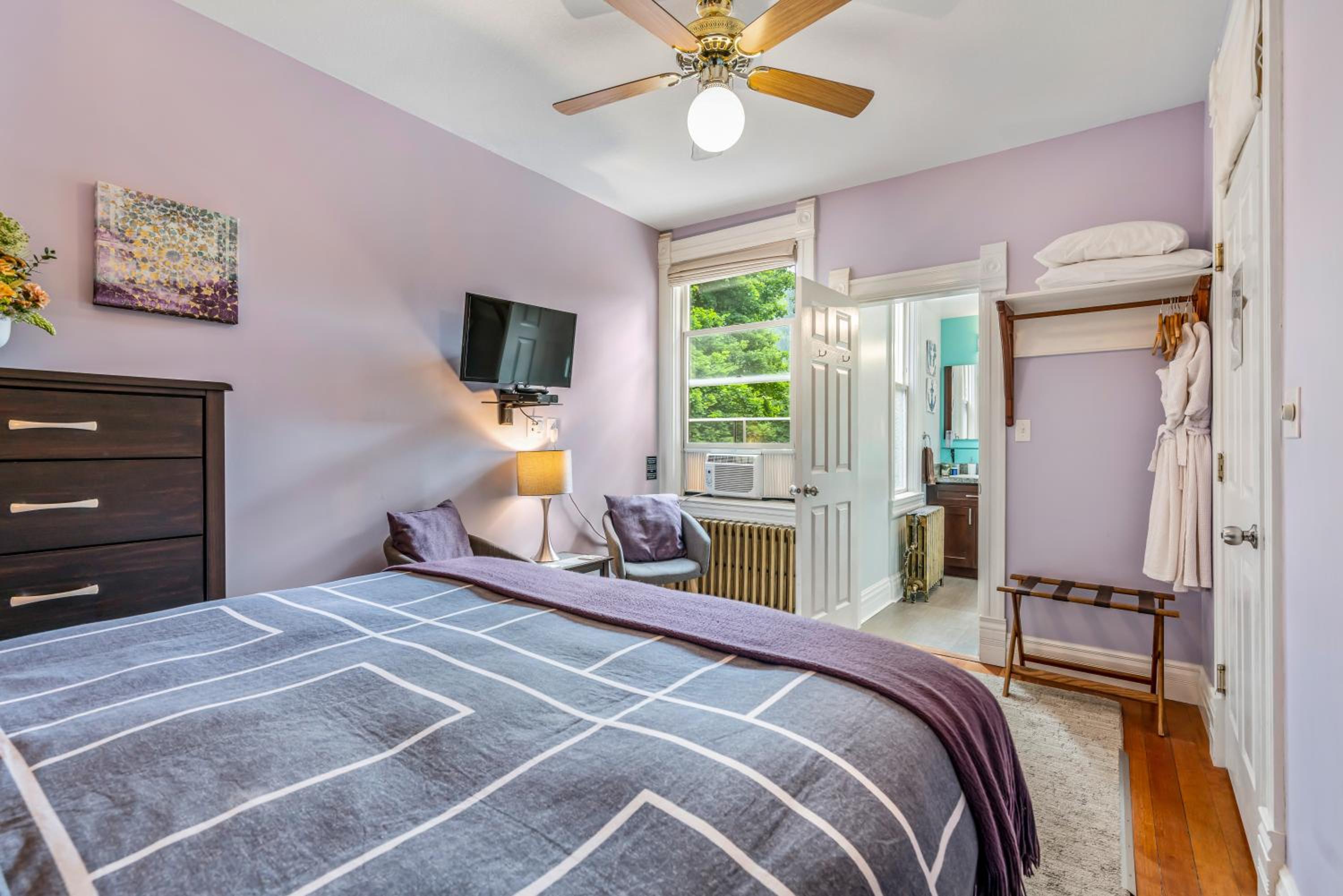 Standard Queen Room with Garden View 