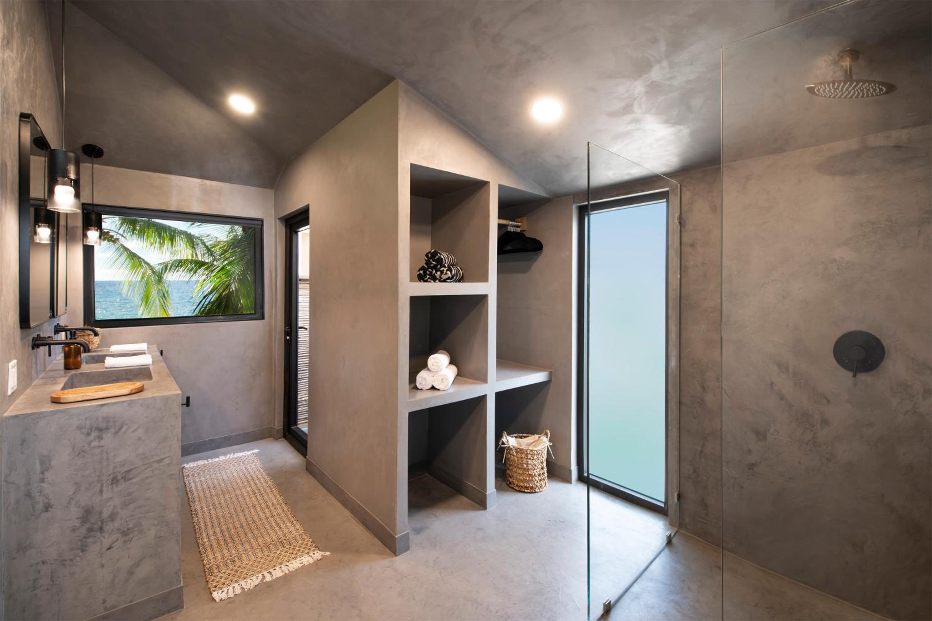 Deluxe Beach front Suite