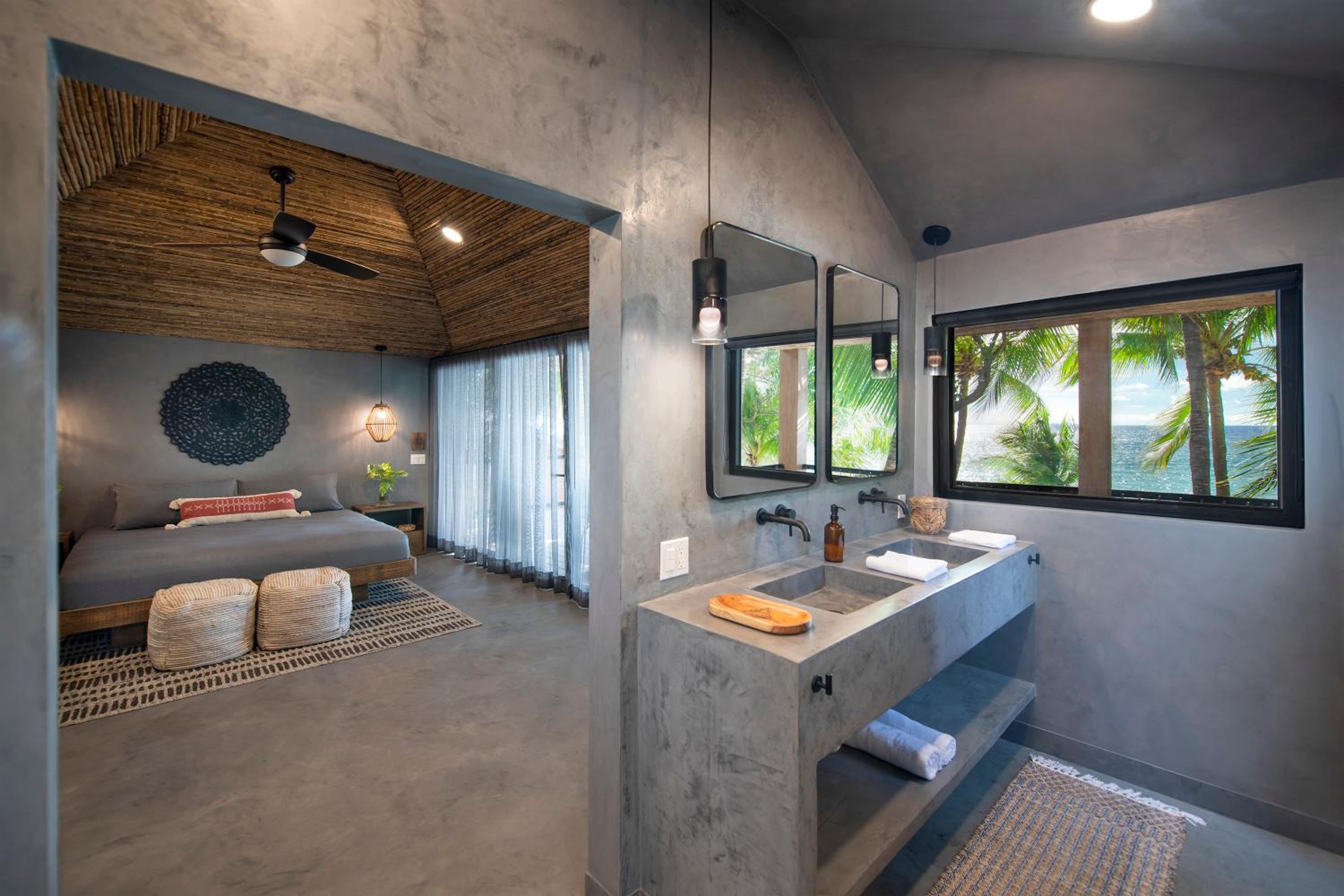 Deluxe Beach front Suite photo 2