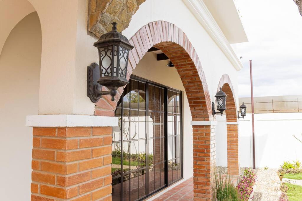 Five-Bedroom House photo 3