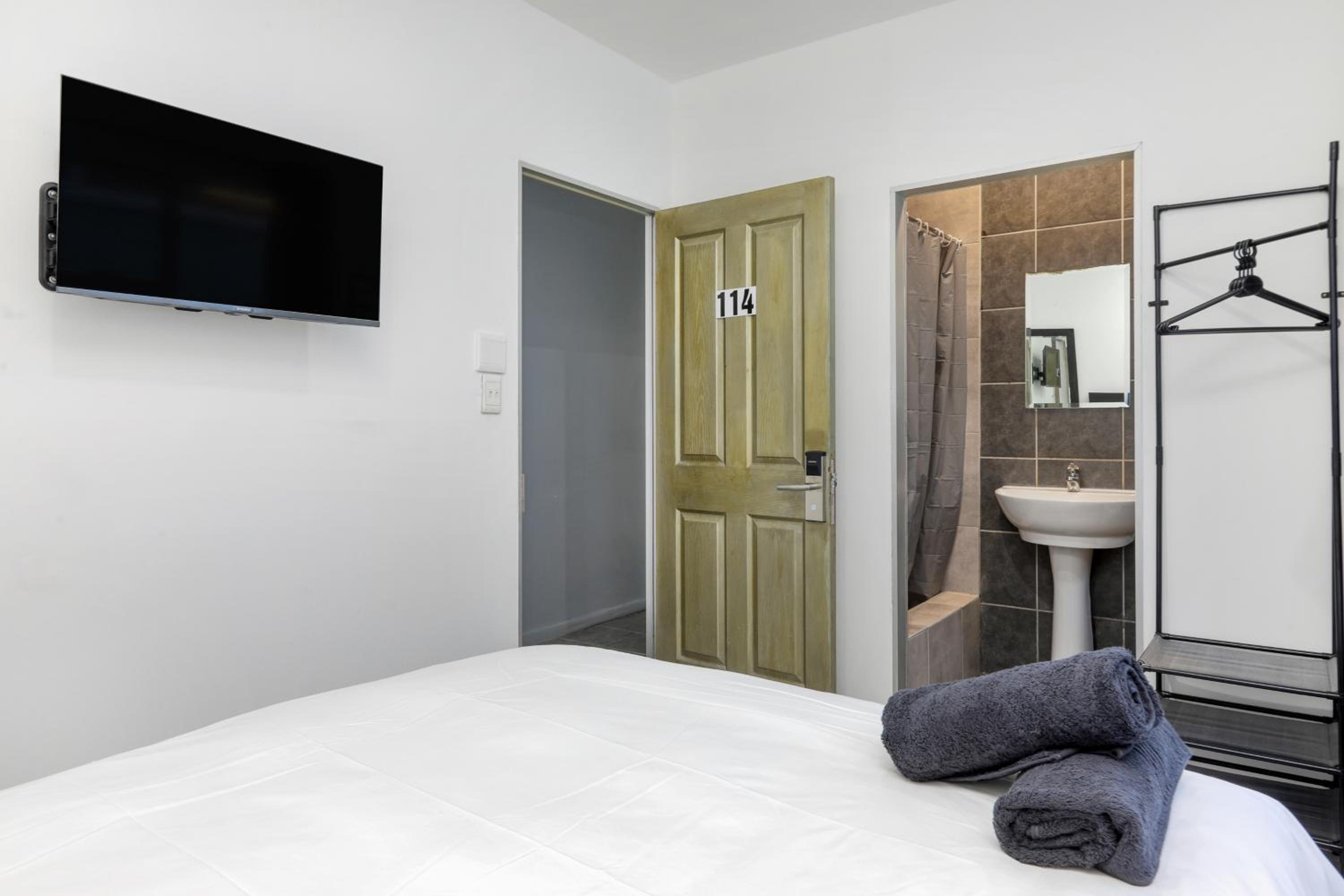 Economy Double Room - Photo 8