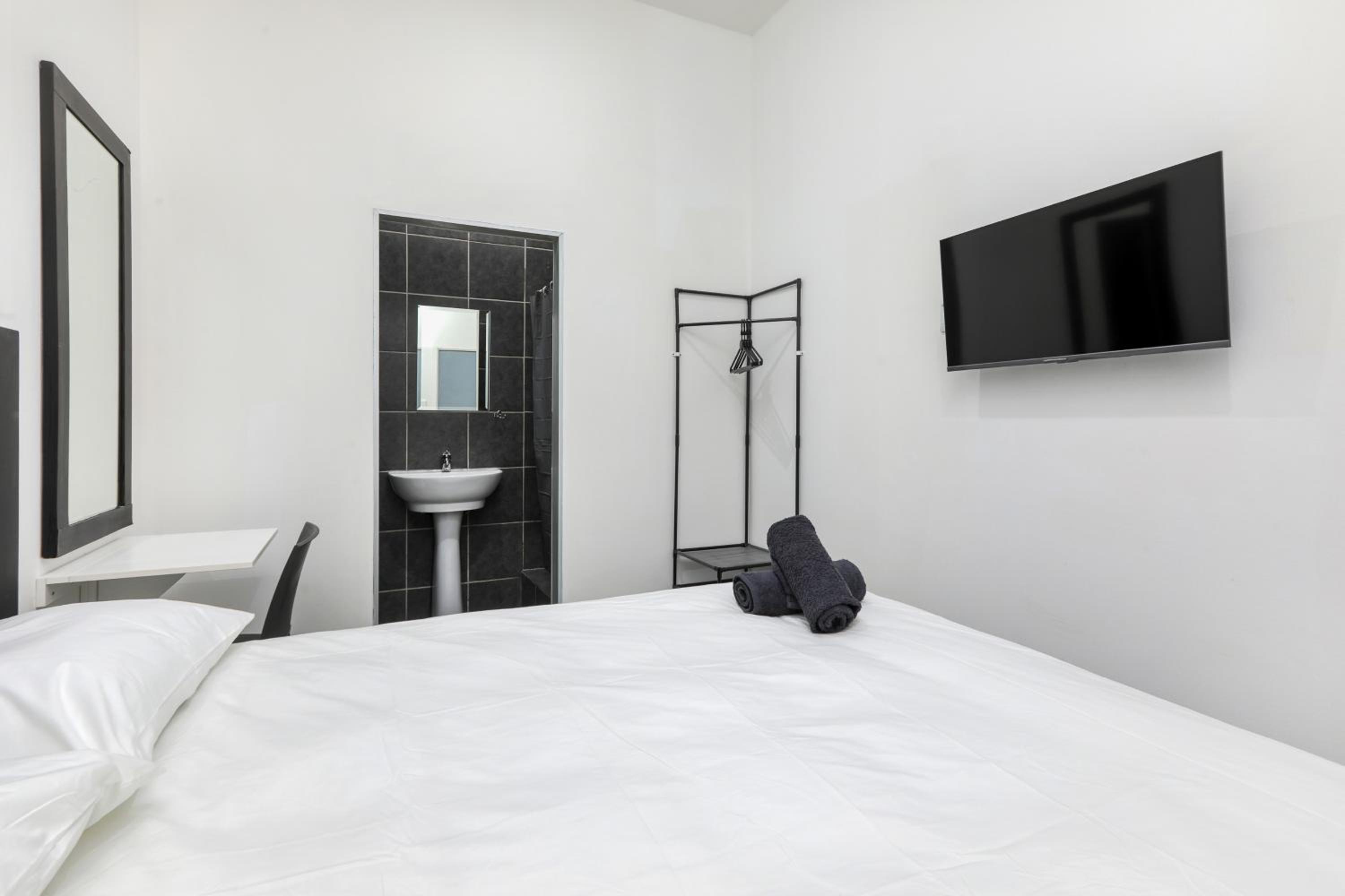 Economy Double Room - Photo 4