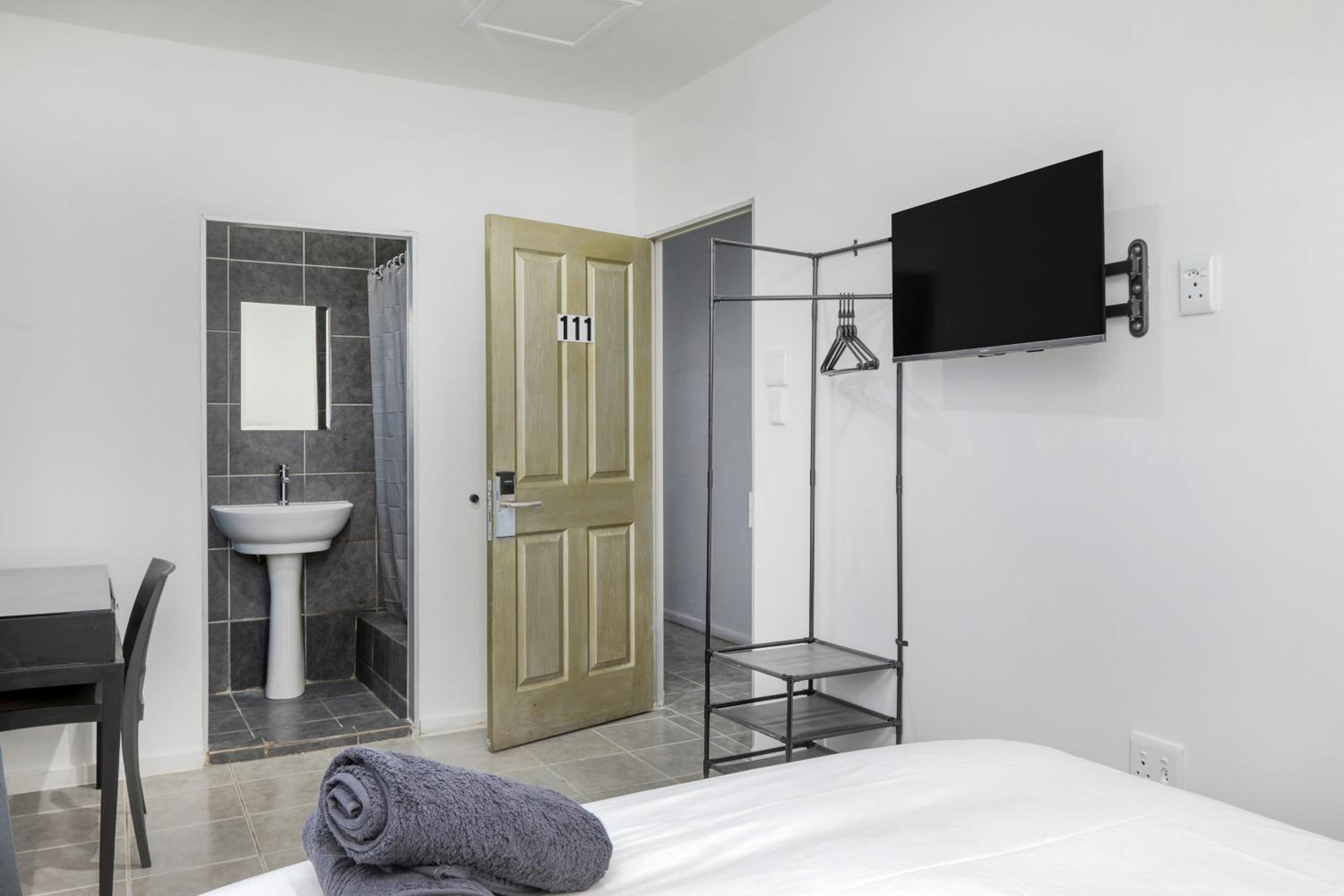 Double Room - Photo 17