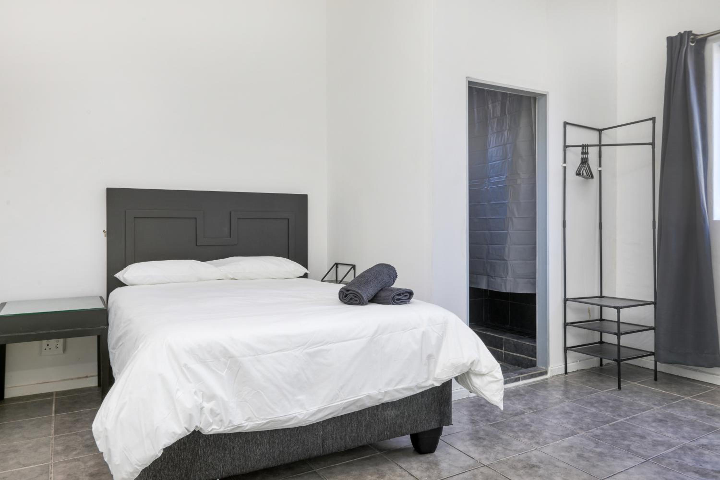 Double Room - Photo 8