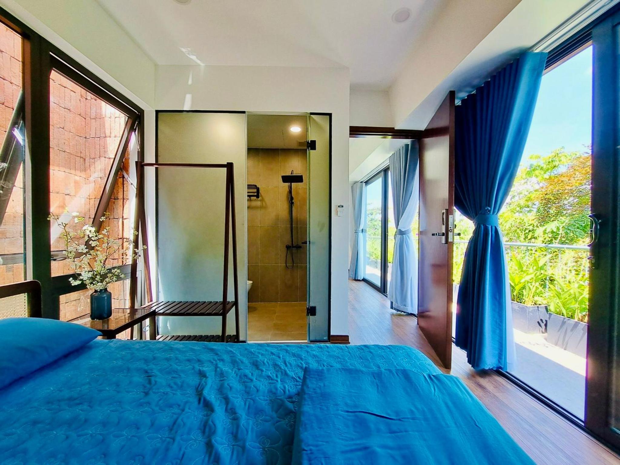 Queen Room with Balcony