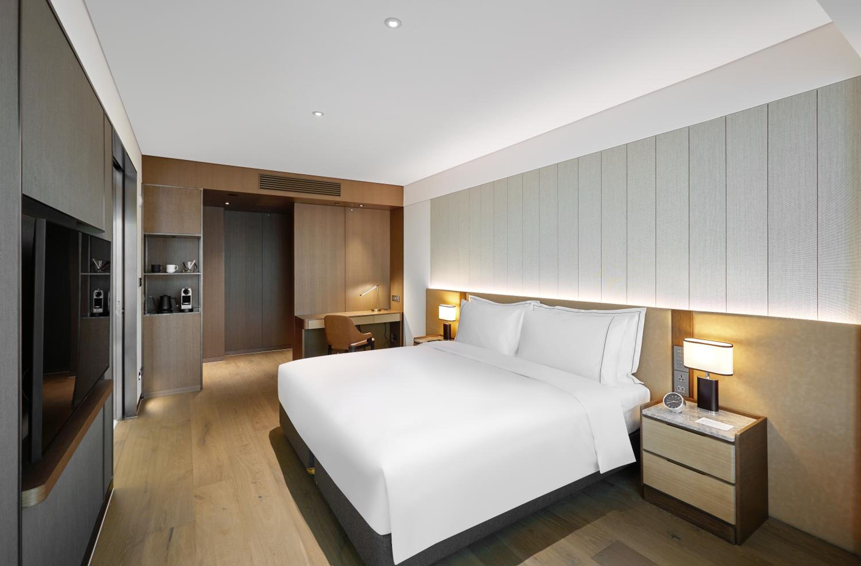 Executive King Room - Non-Smoking - Photo 4