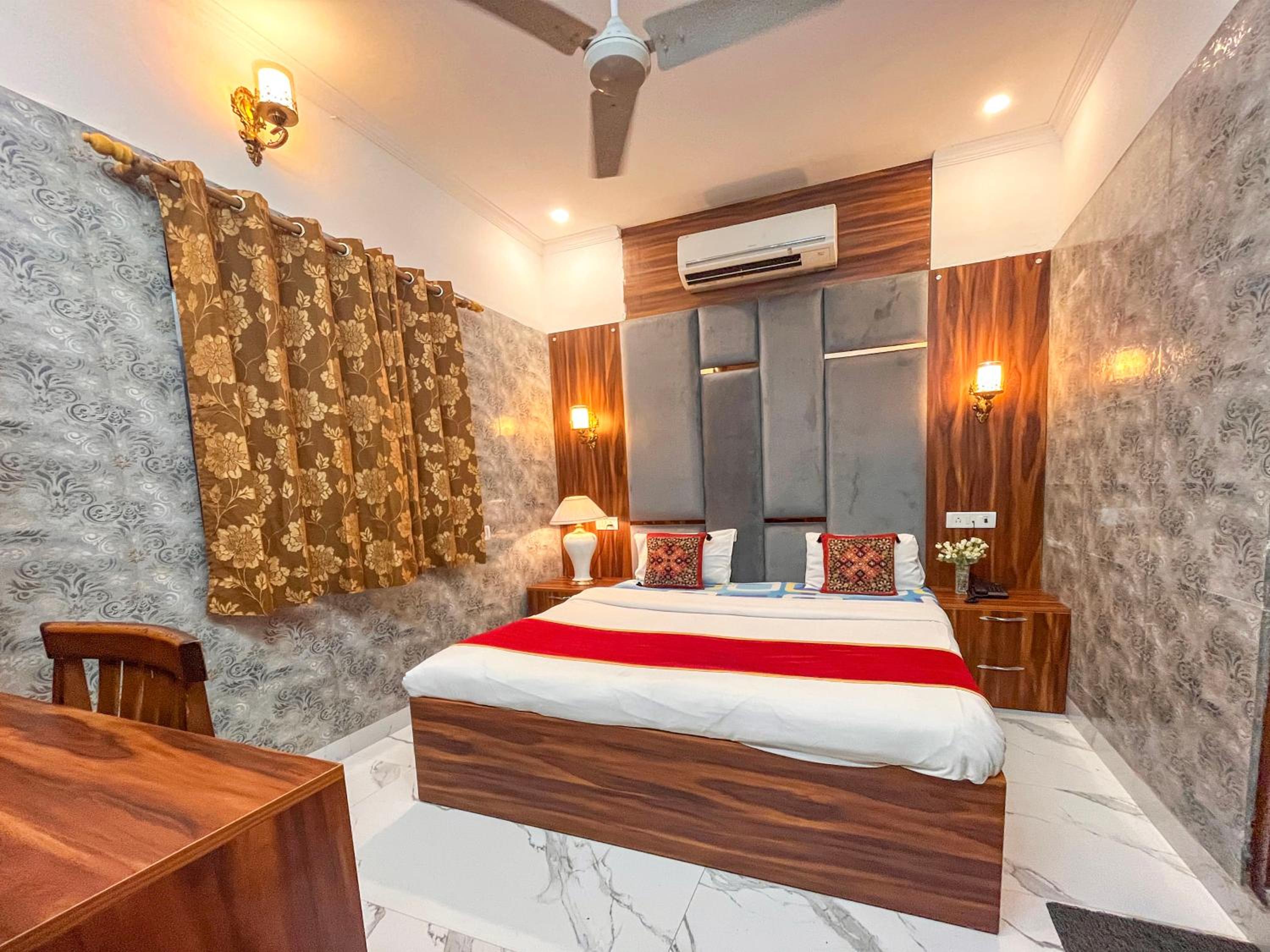 Deluxe Room - Photo 19