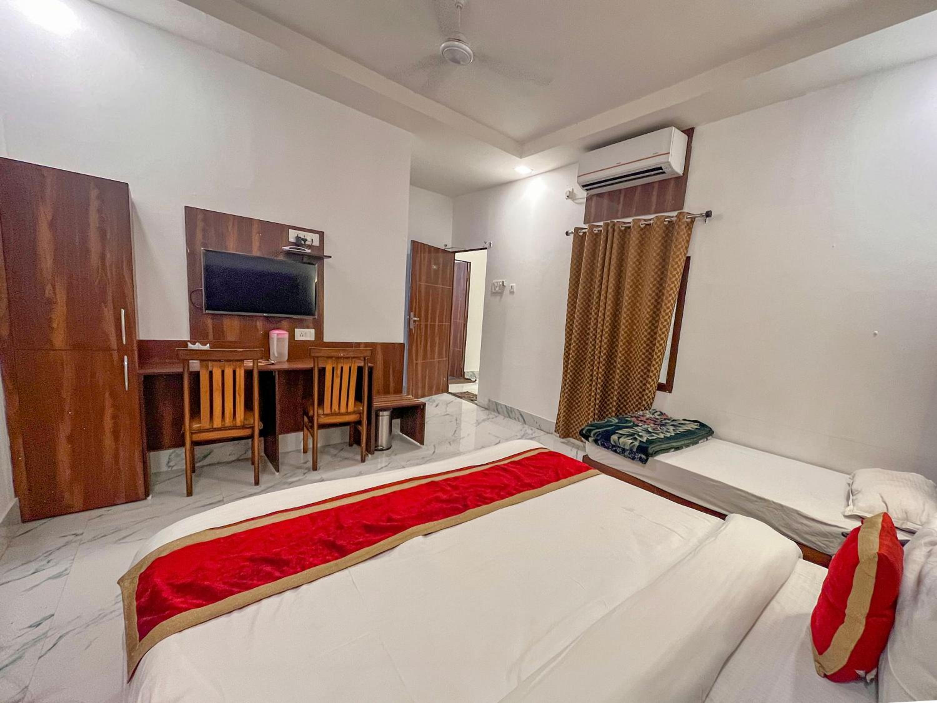 Deluxe Room - Photo 11